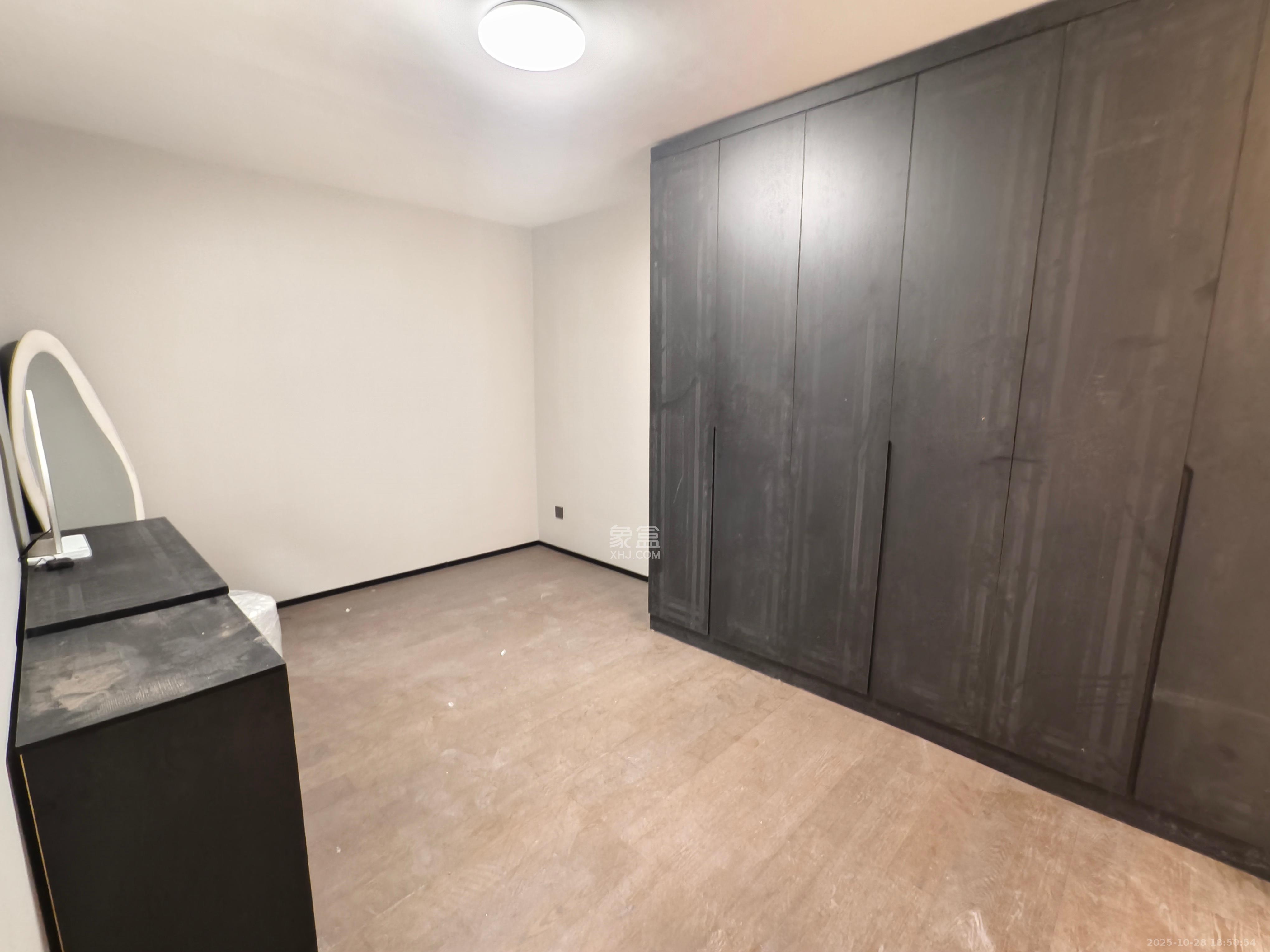 万科松湖天地  4室2厅4卫    10000.0元/月 万科松湖天地  4室2厅4卫    10000.0元/月室内图