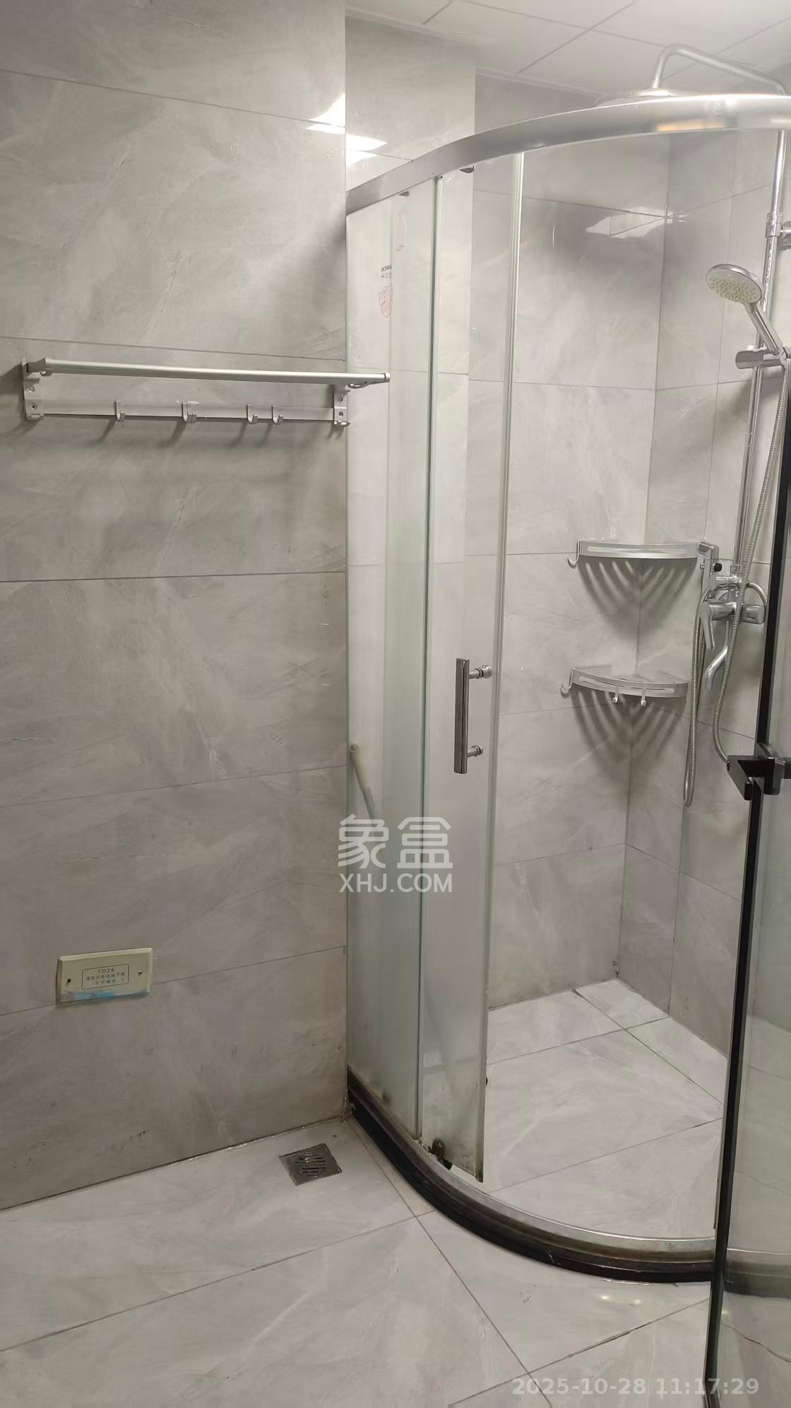 长房东旭国际  1室1厅1卫    1800.0元/月室内图