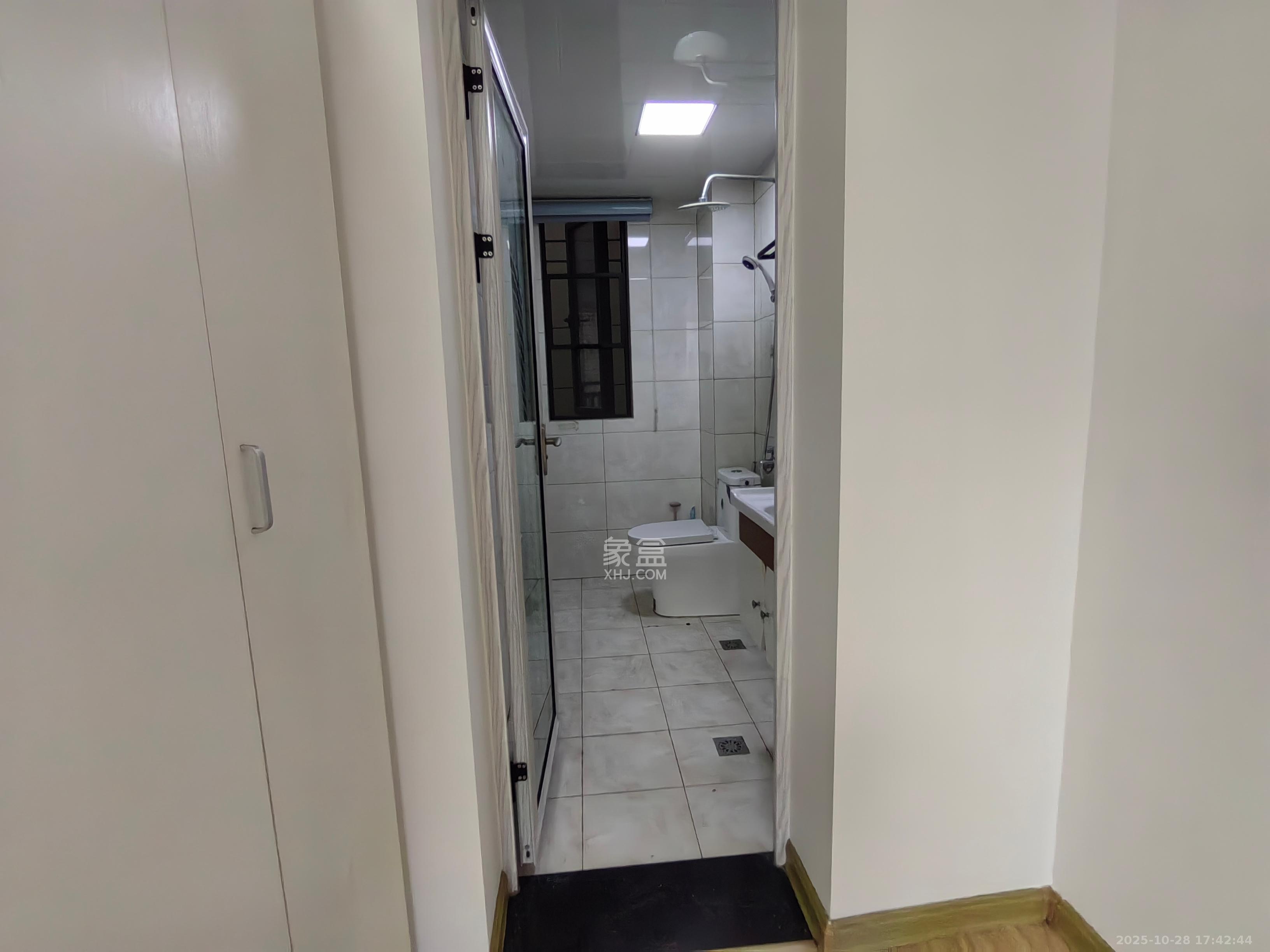 卓越浅水湾  3室2厅2卫    2500.0元/月室内图