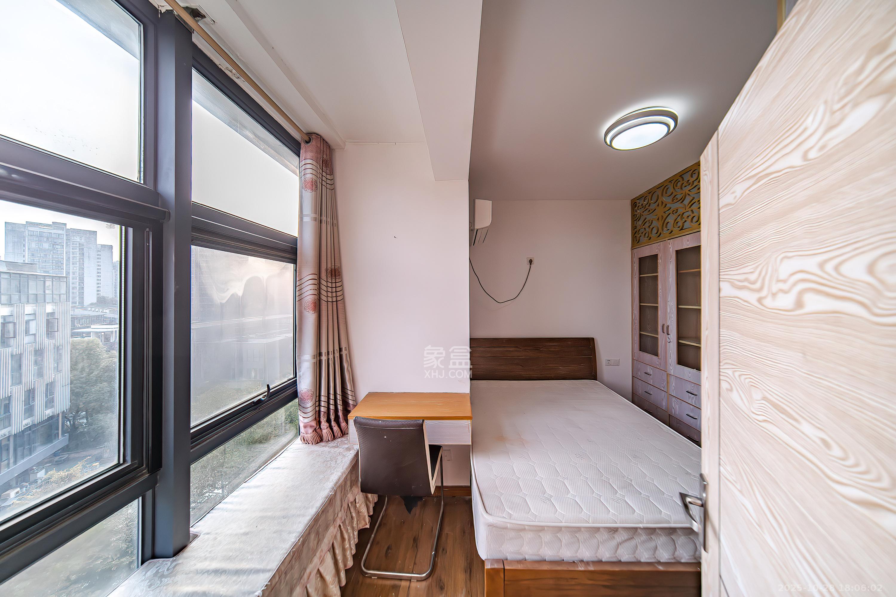 阳光100三期  2室2厅1卫    55.0万卧室