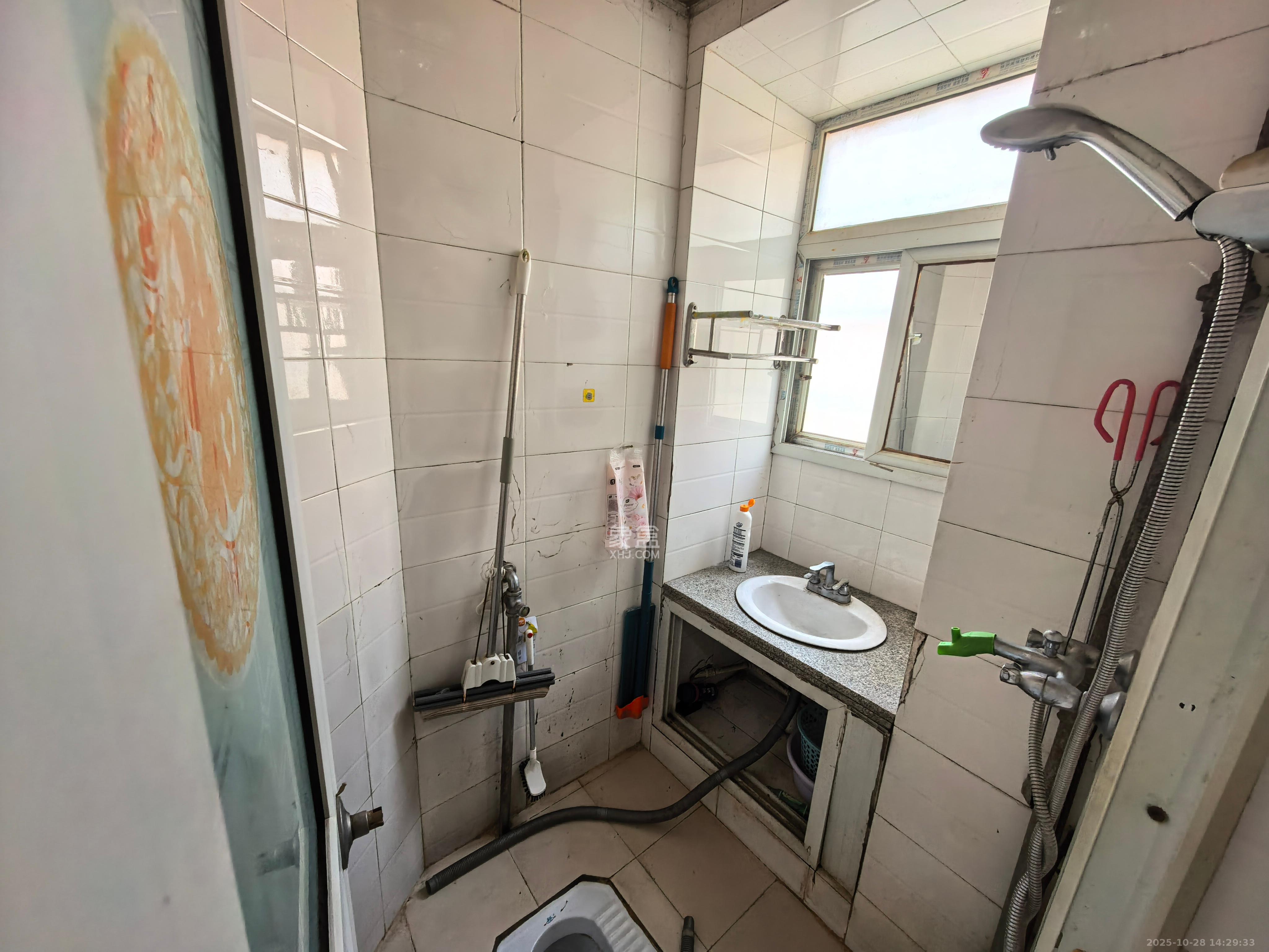 二机小区  1室1厅1卫    1300.0元/月室内图