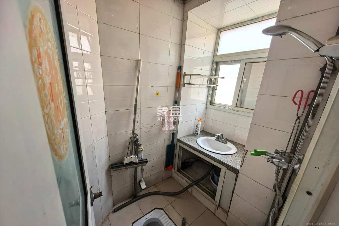 二机小区 1室1厅1卫 1300.0元/月 二机小区 1室1厅1卫 1300.0元/月室内图