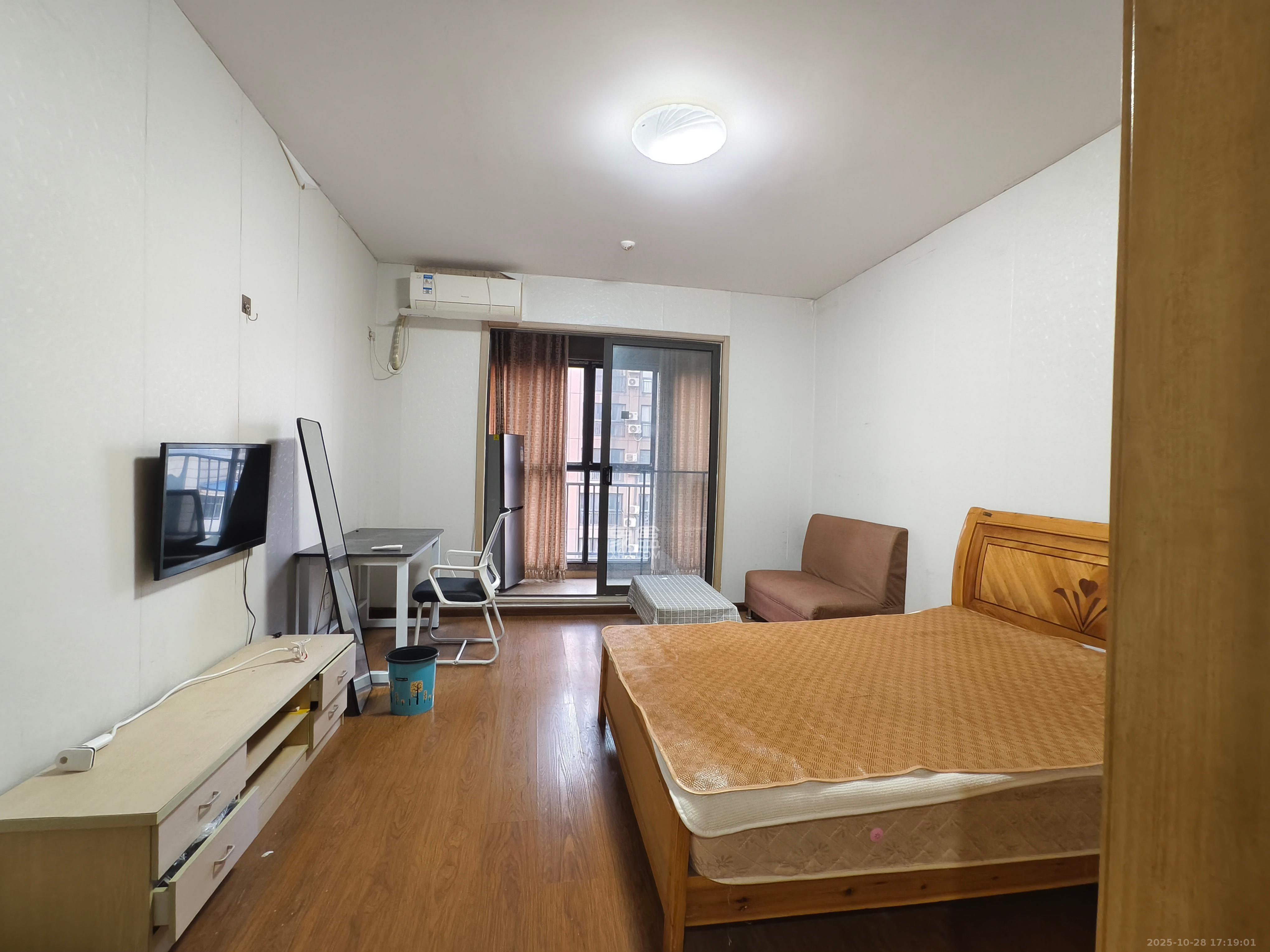 花漾年华（桂花园）  1室1厅1卫    1200.0元/月