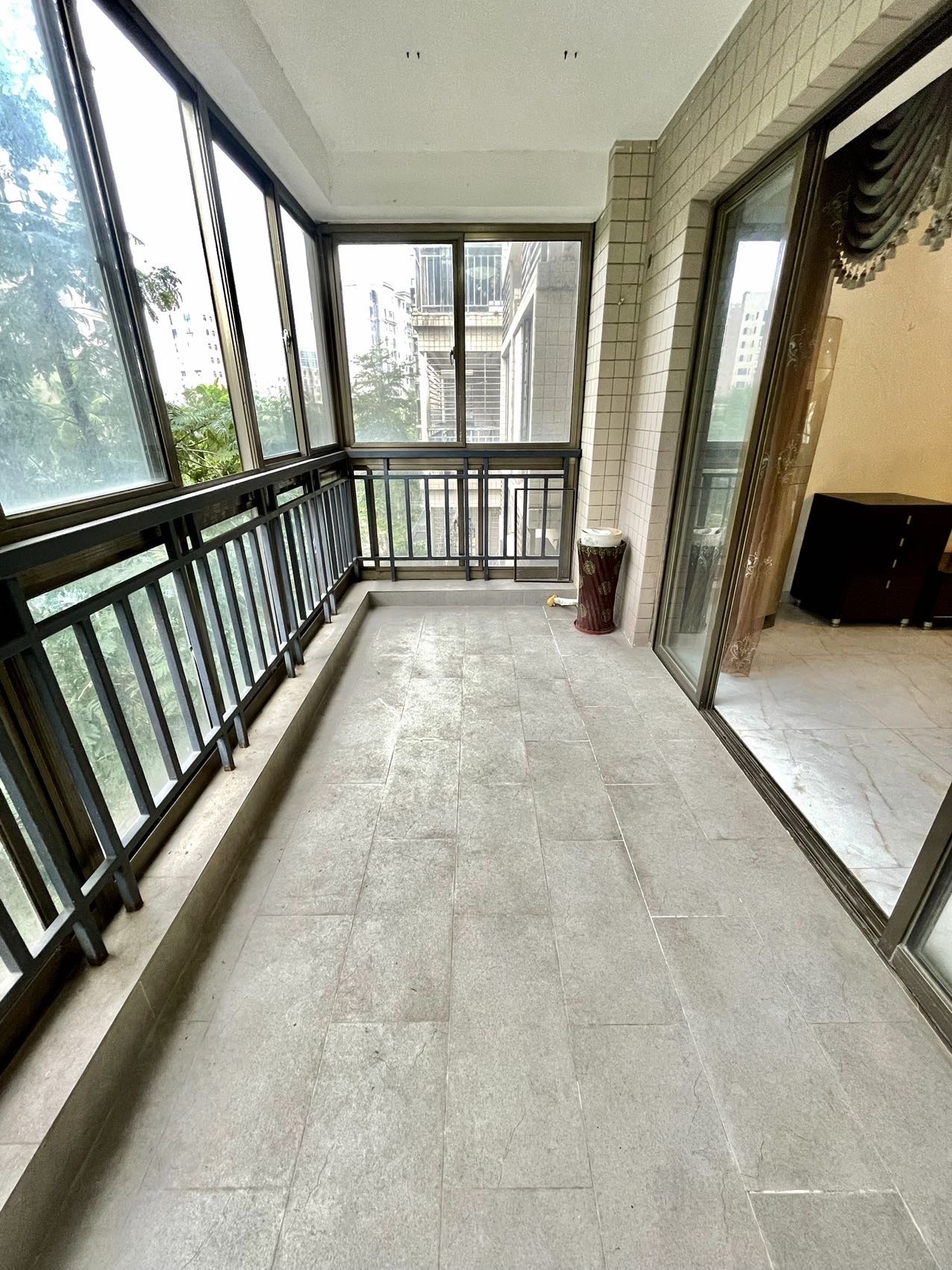 世代雅居  3室2厅2卫    4000.0元/月室内图