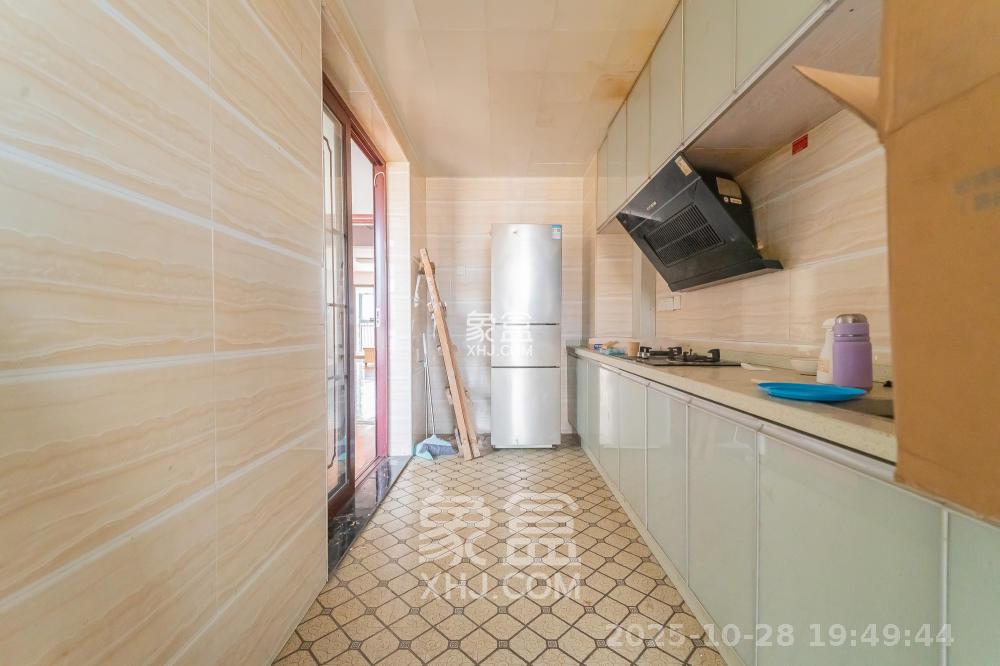 华润凤凰城三期  5室2厅1卫    4000.0元/月 华润凤凰城三期  5室2厅1卫    4000.0元/月室内图