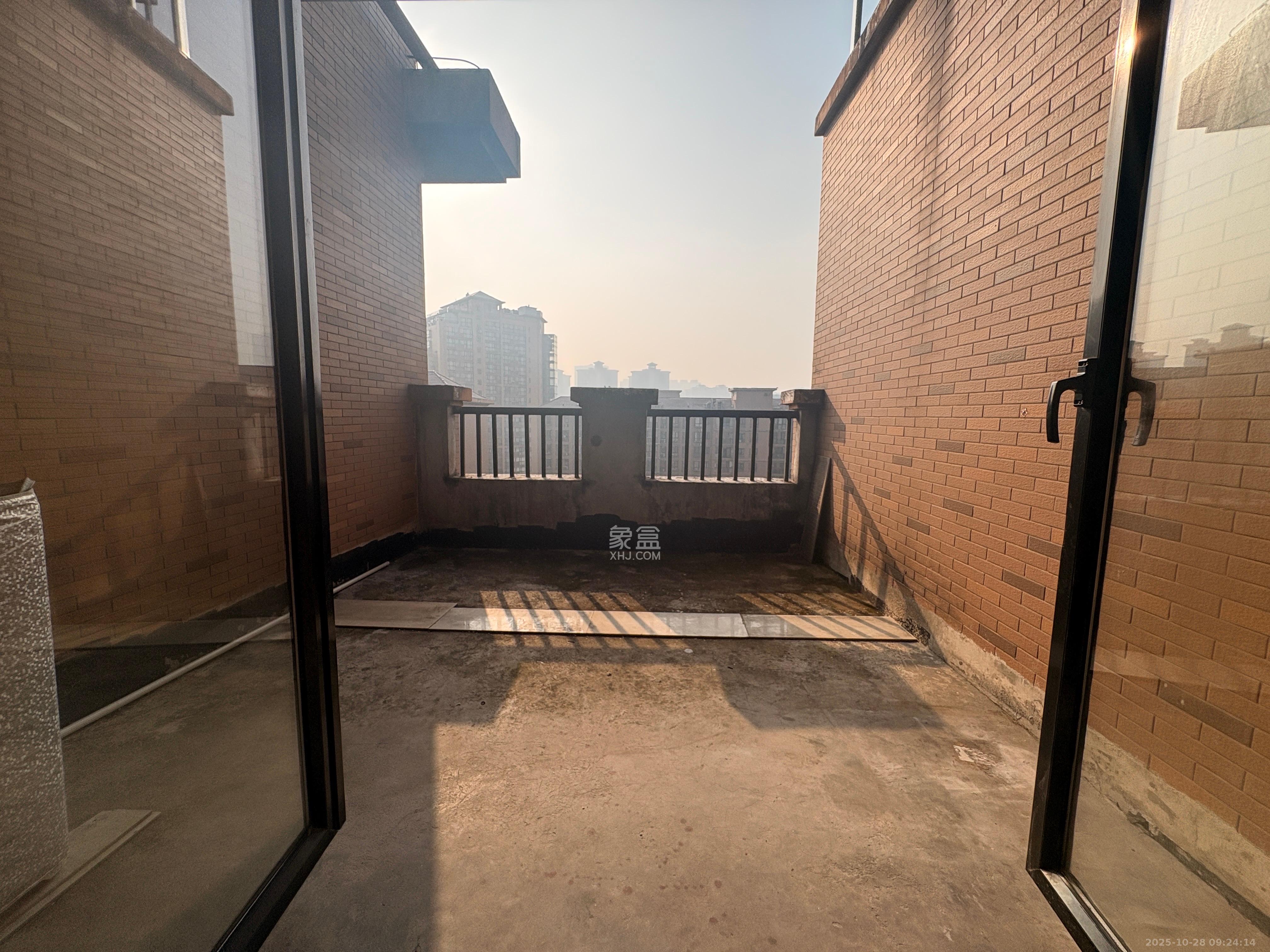 麓谷明珠  2室2厅1卫    2100.0元/月室内图