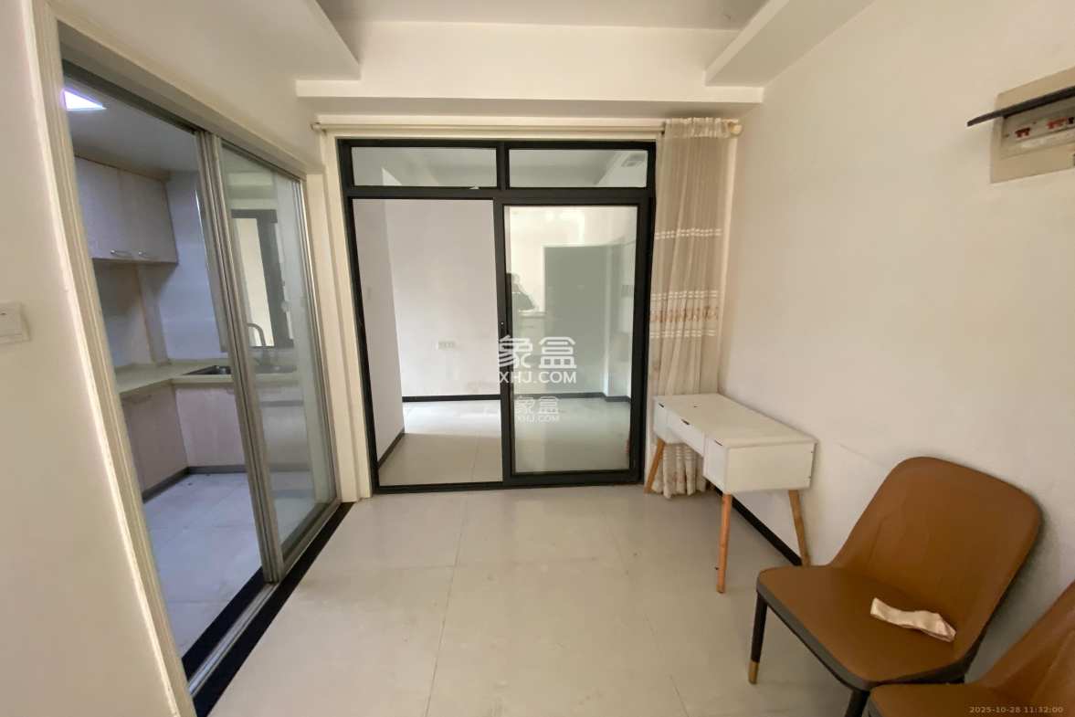 阳光锦城 2室2厅1卫 2500.0元/月 阳光锦城 2室2厅1卫 2500.0元/月室内图