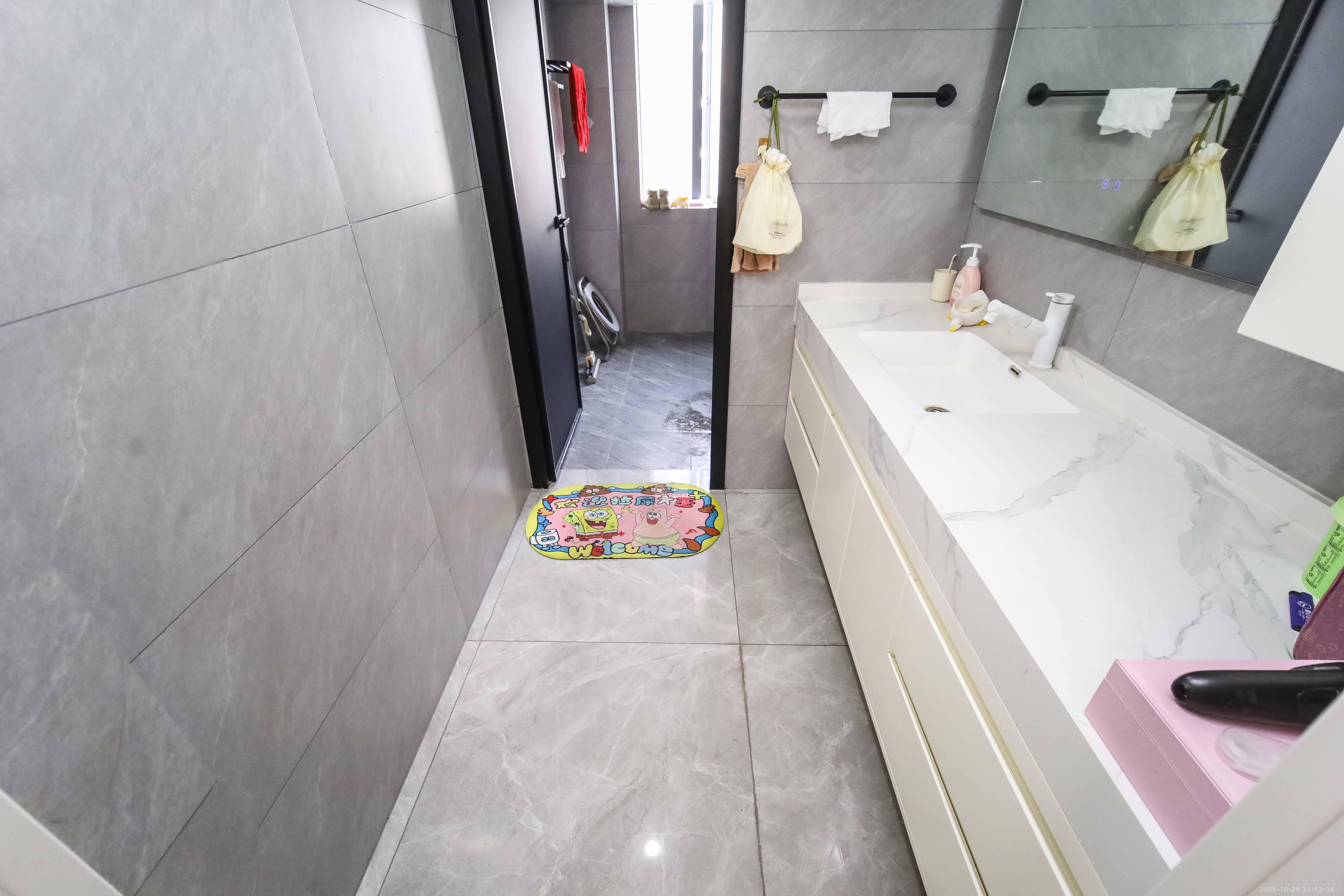 银港水晶城  4室2厅2卫    138.4万 银港水晶城  4室2厅2卫    138.4万卫生间