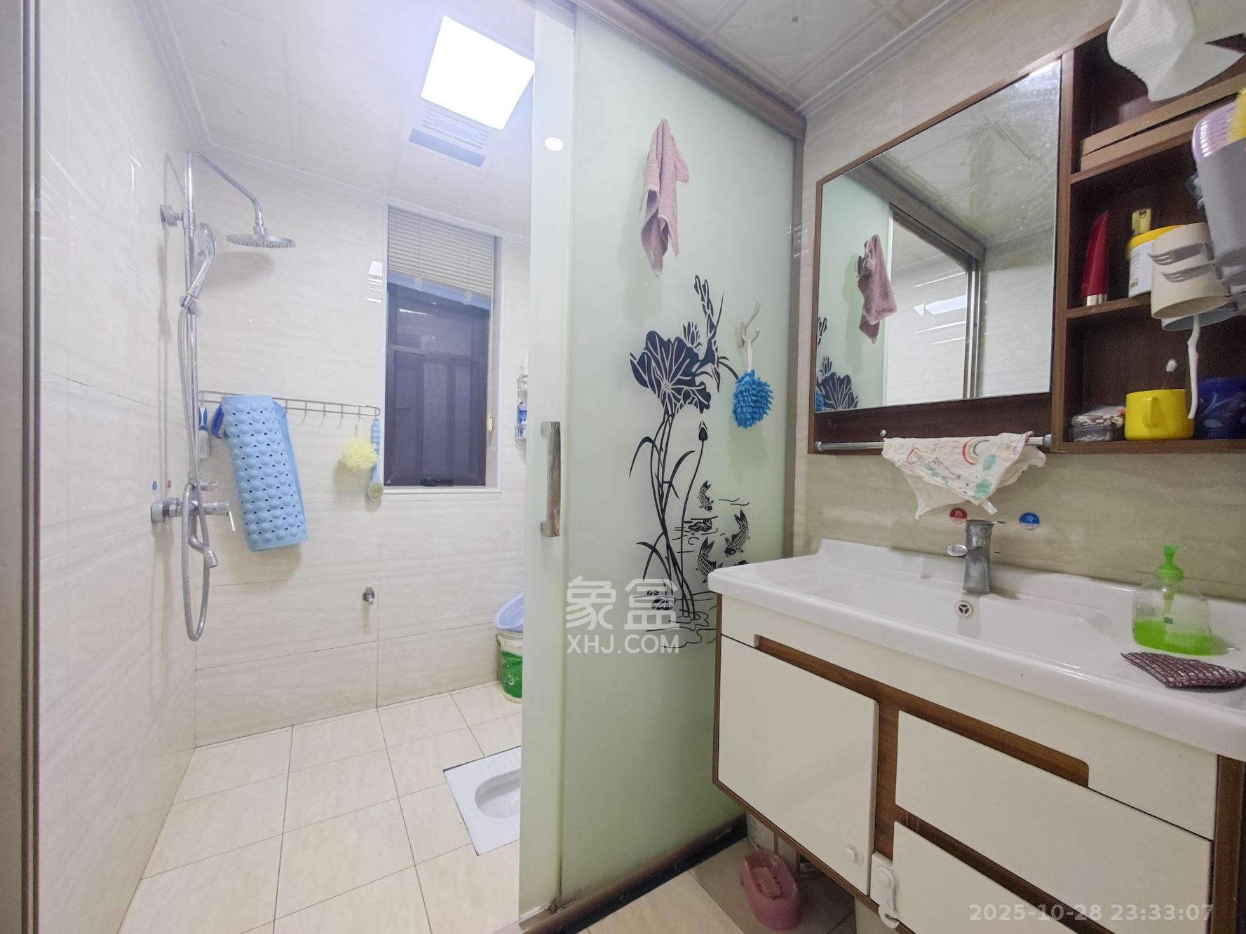 卓越蔚蓝城邦  3室2厅2卫    88.0万卫生间