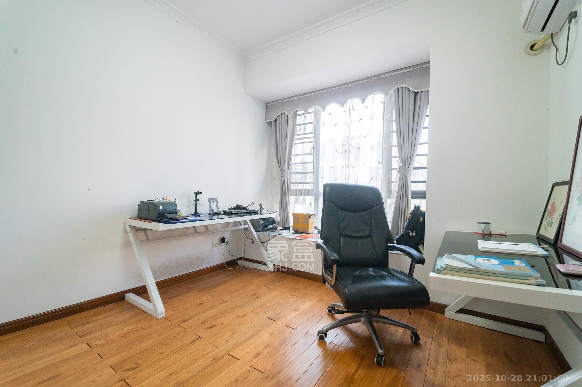 深业睿城  4室2厅3卫    189.8万卧室