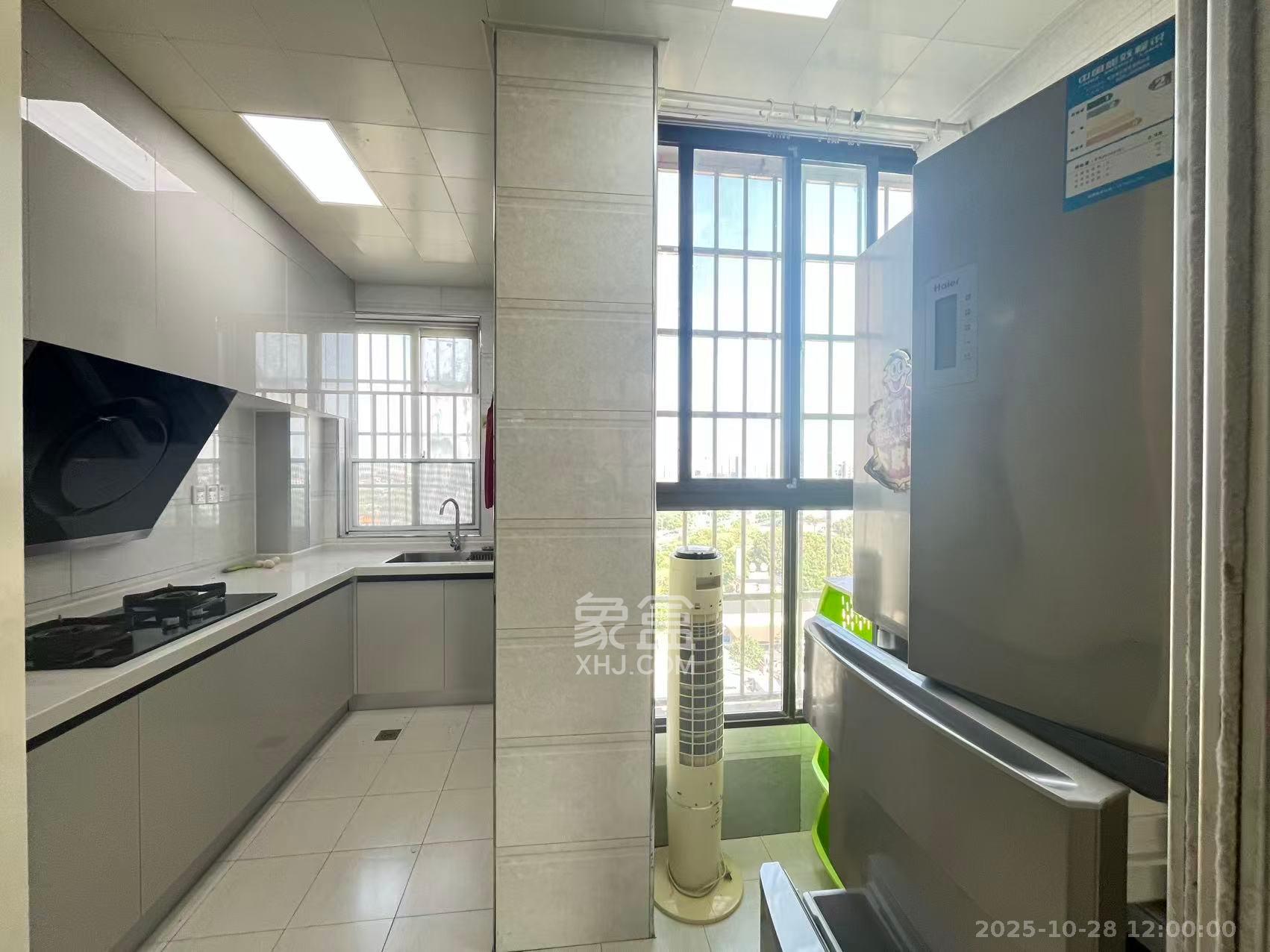 星城福邸(雄天朗郡)  3室2厅2卫    2200.0元/月 星城福邸(雄天朗郡)  3室2厅2卫    2200.0元/月室内图