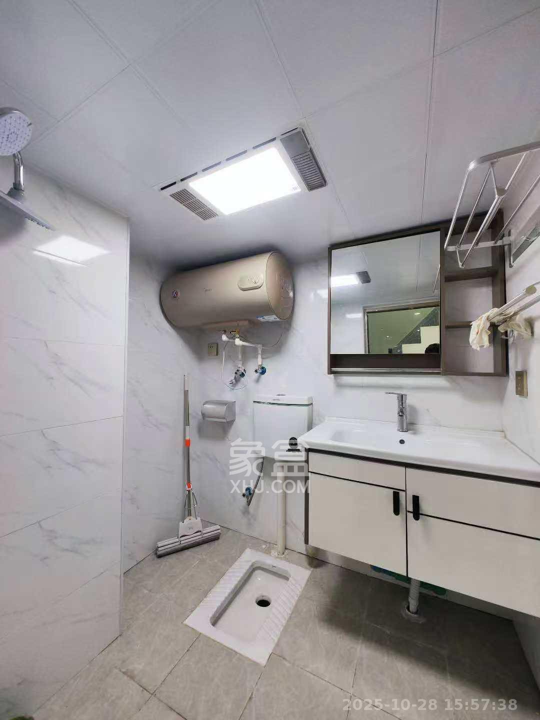 天麓轻奢国际  1室1厅1卫    1600.0元/月 天麓轻奢国际  1室1厅1卫    1600.0元/月室内图