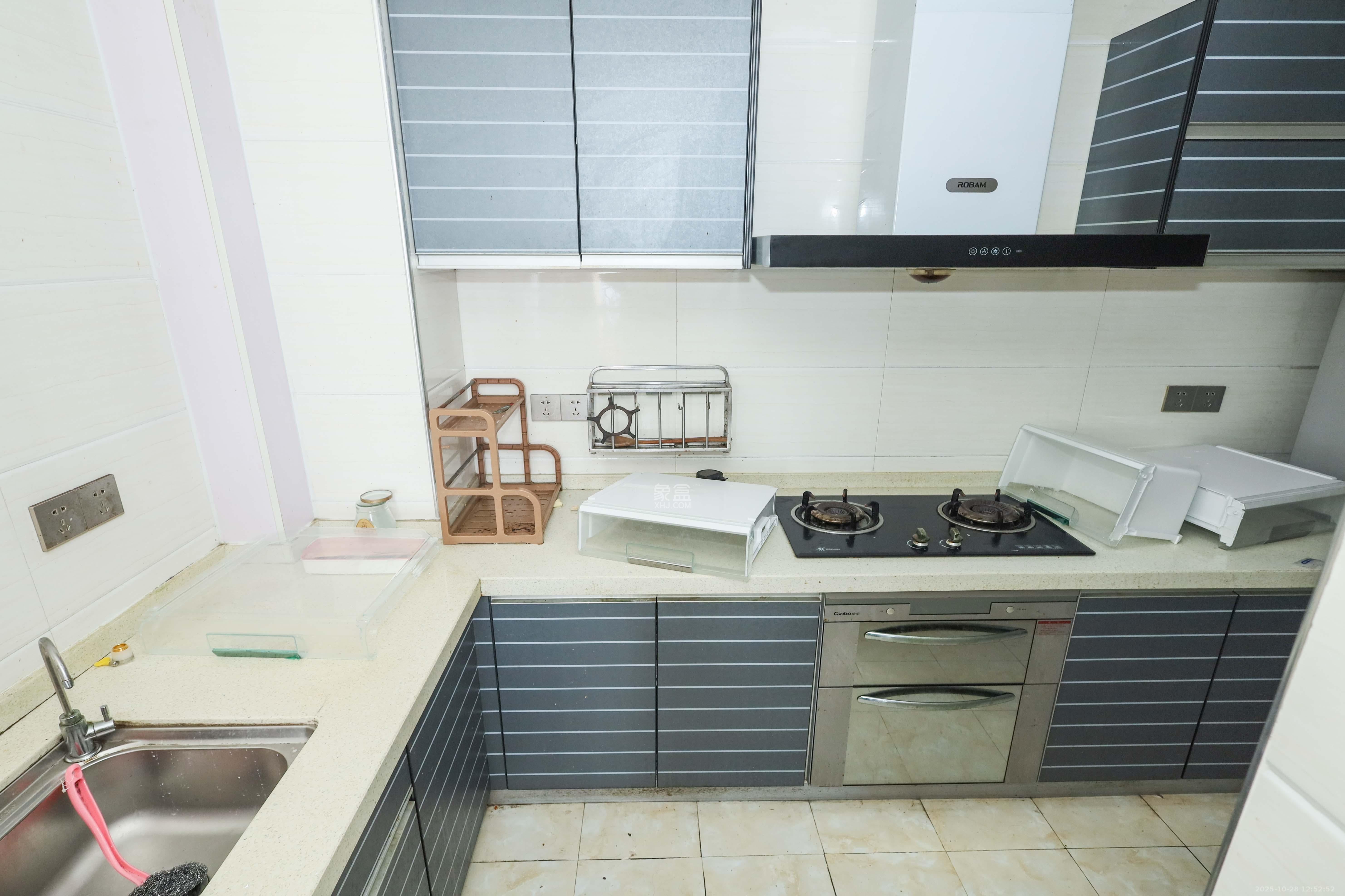 保利麓谷林语F区  3室2厅1卫    106.0万 保利麓谷林语F区  3室2厅1卫    106.0万厨房