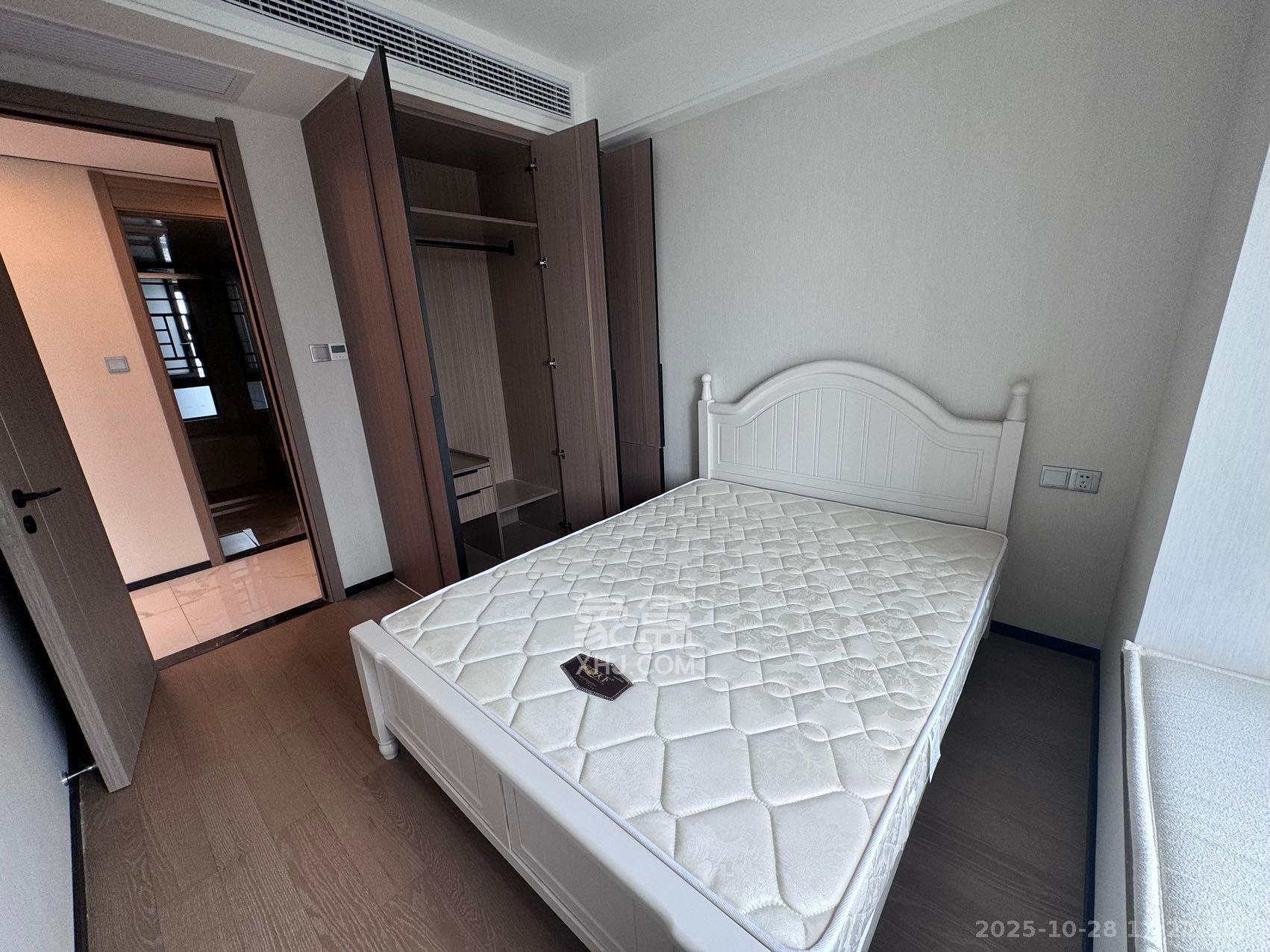 中海麓山境南区  3室2厅2卫    2800.0元/月 中海麓山境南区  3室2厅2卫    2800.0元/月室内图