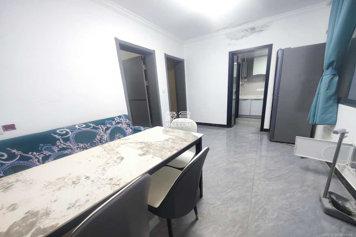 向韶村 2室1厅1卫 2000.0元/月 向韶村 2室1厅1卫 2000.0元/月室内图