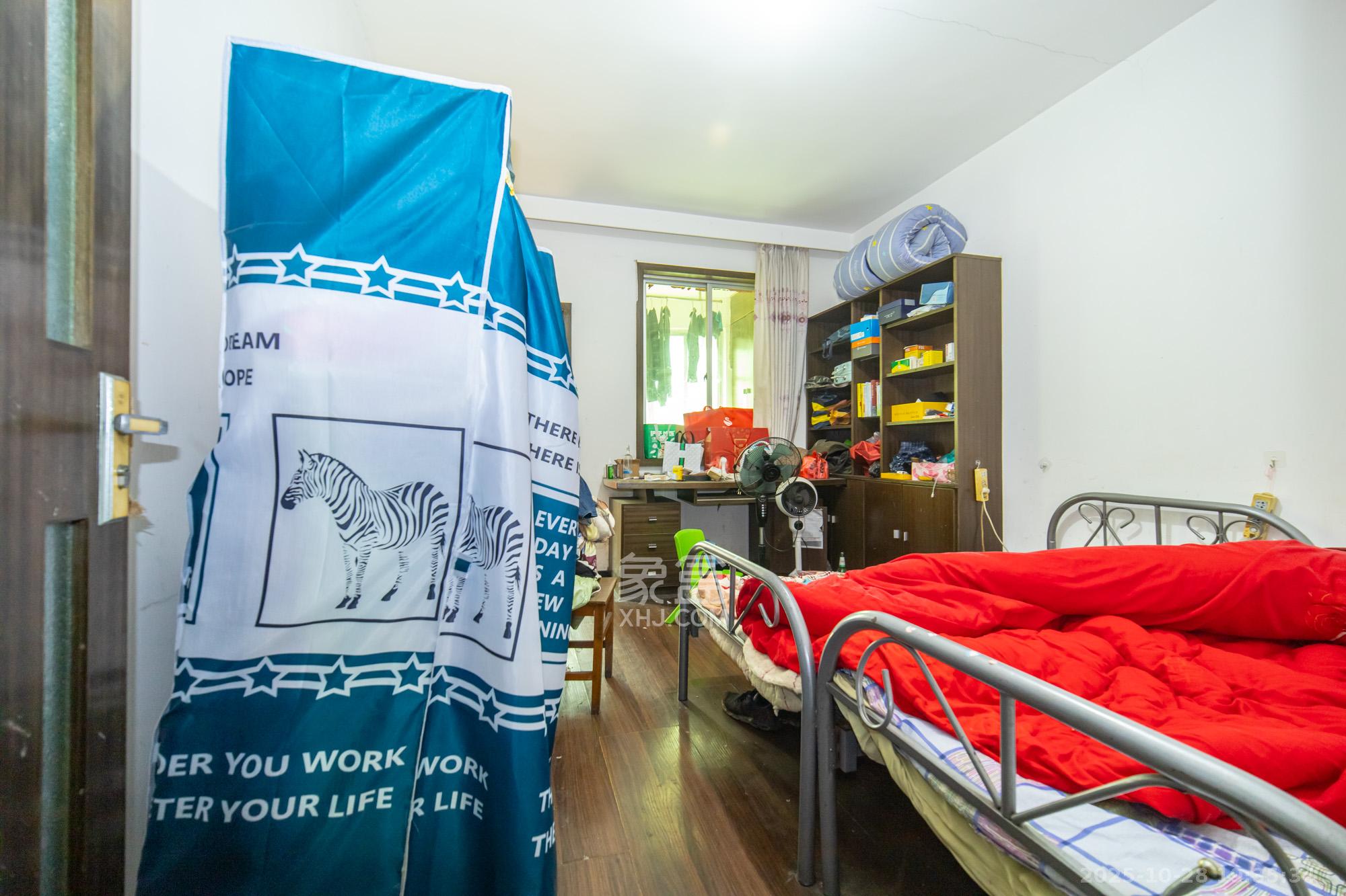 中南汽车世界  2室2厅1卫    25.0万卧室