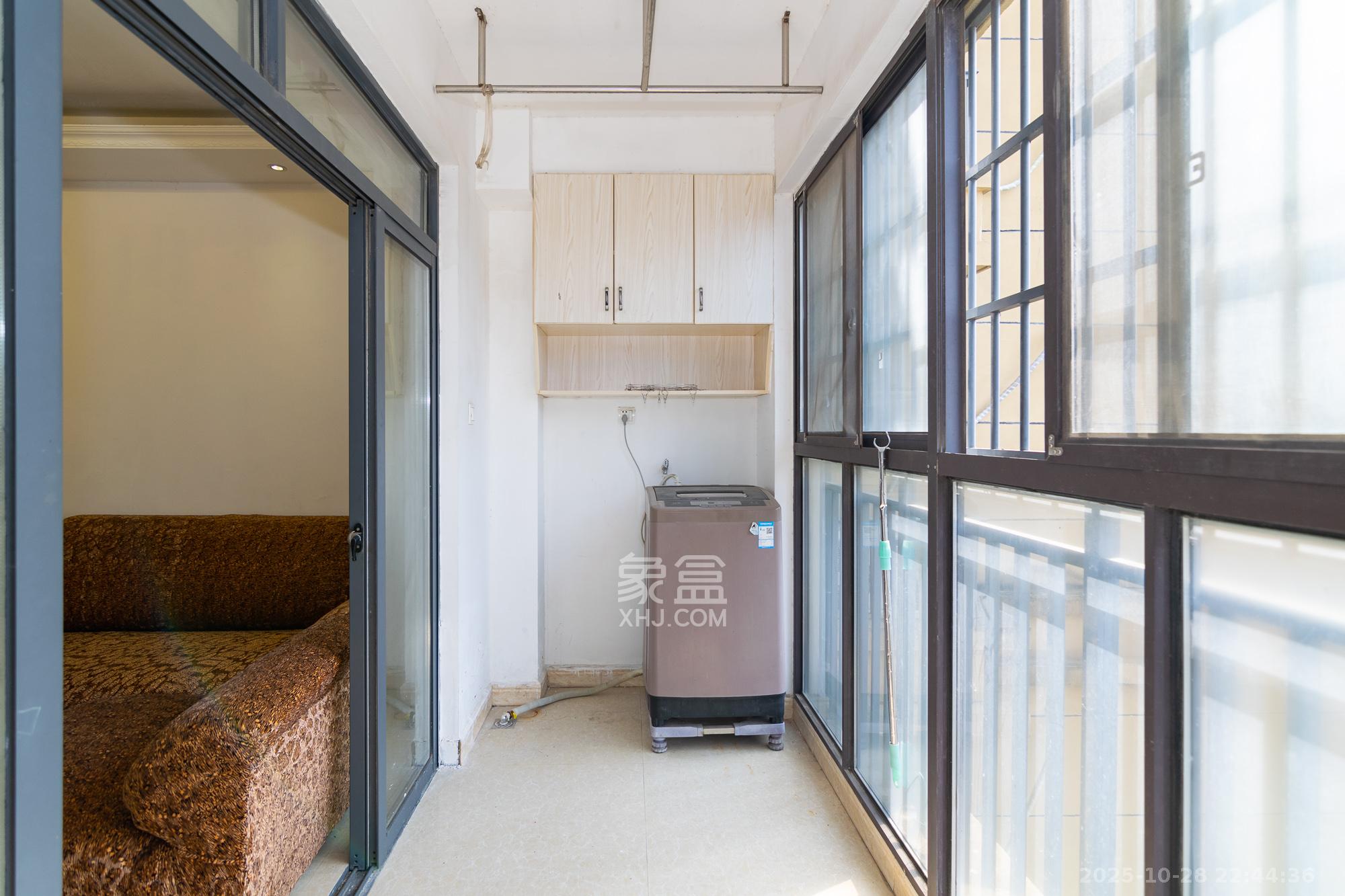 澳海澜庭 3室2厅2卫 79.8万 澳海澜庭 3室2厅2卫 79.8万阳台