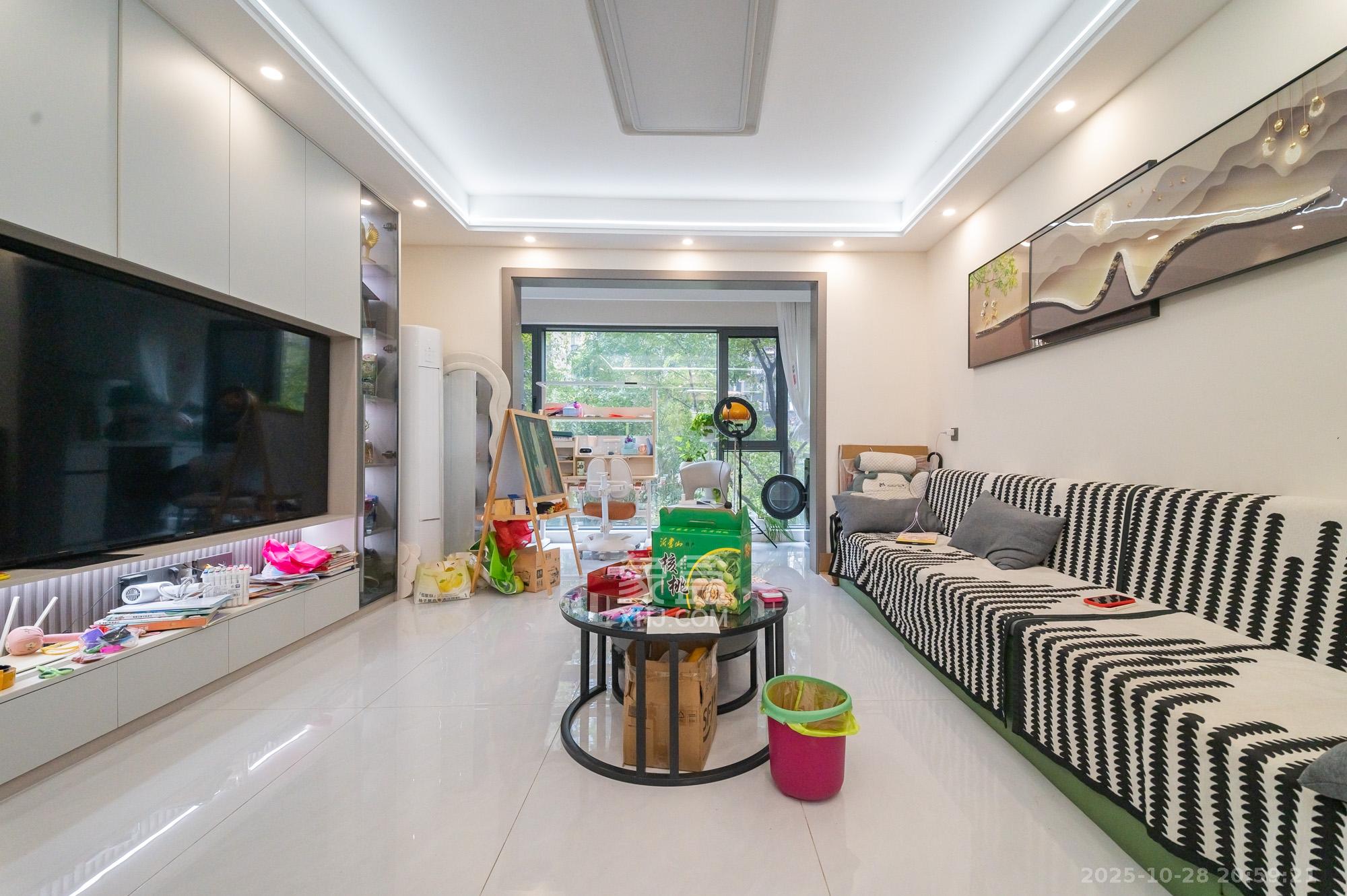 中建悦和城  4室2厅2卫    129.8万 中建悦和城  4室2厅2卫    129.8万客厅