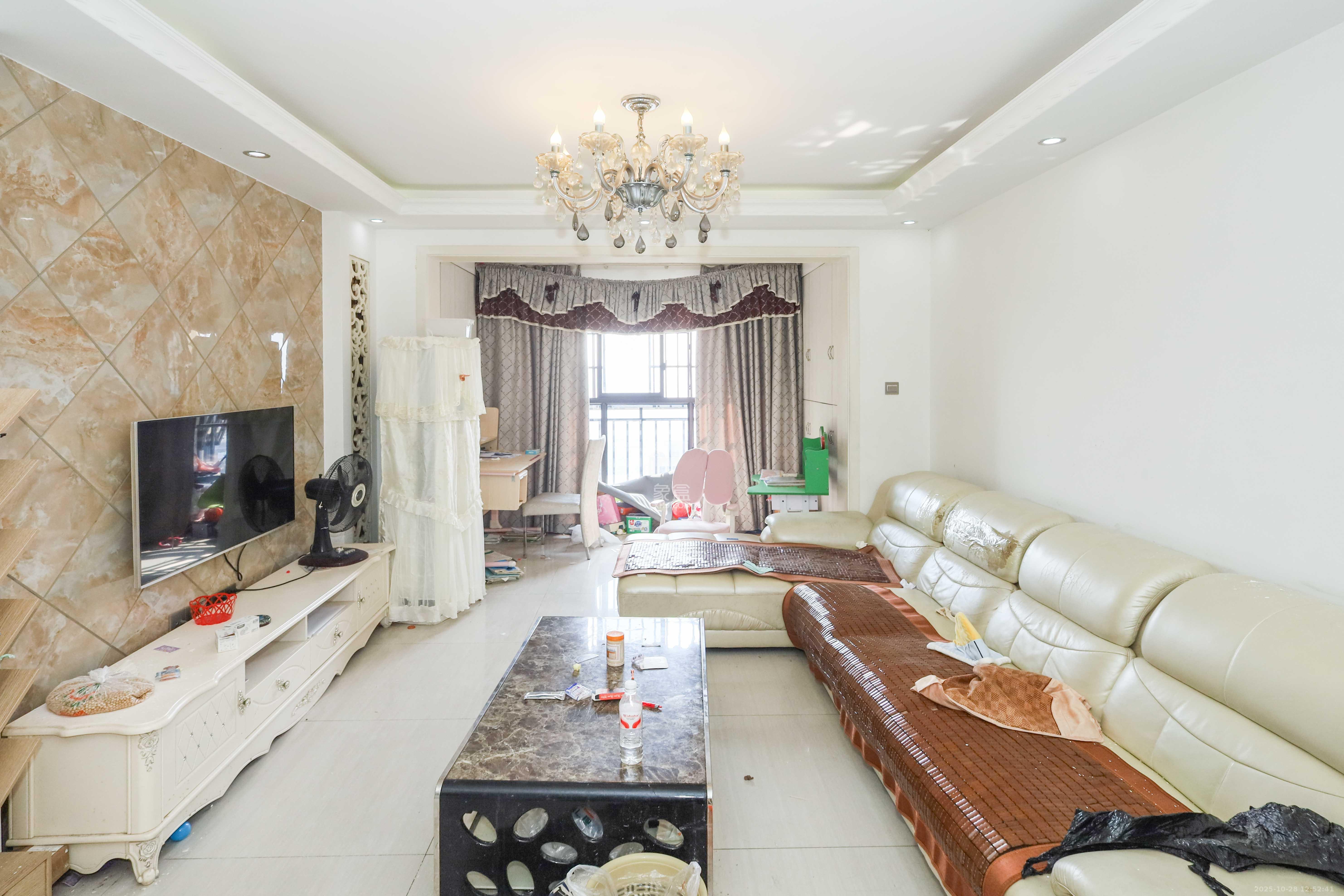 保利麓谷林语F区  3室2厅1卫    106.0万 保利麓谷林语F区  3室2厅1卫    106.0万室内图1