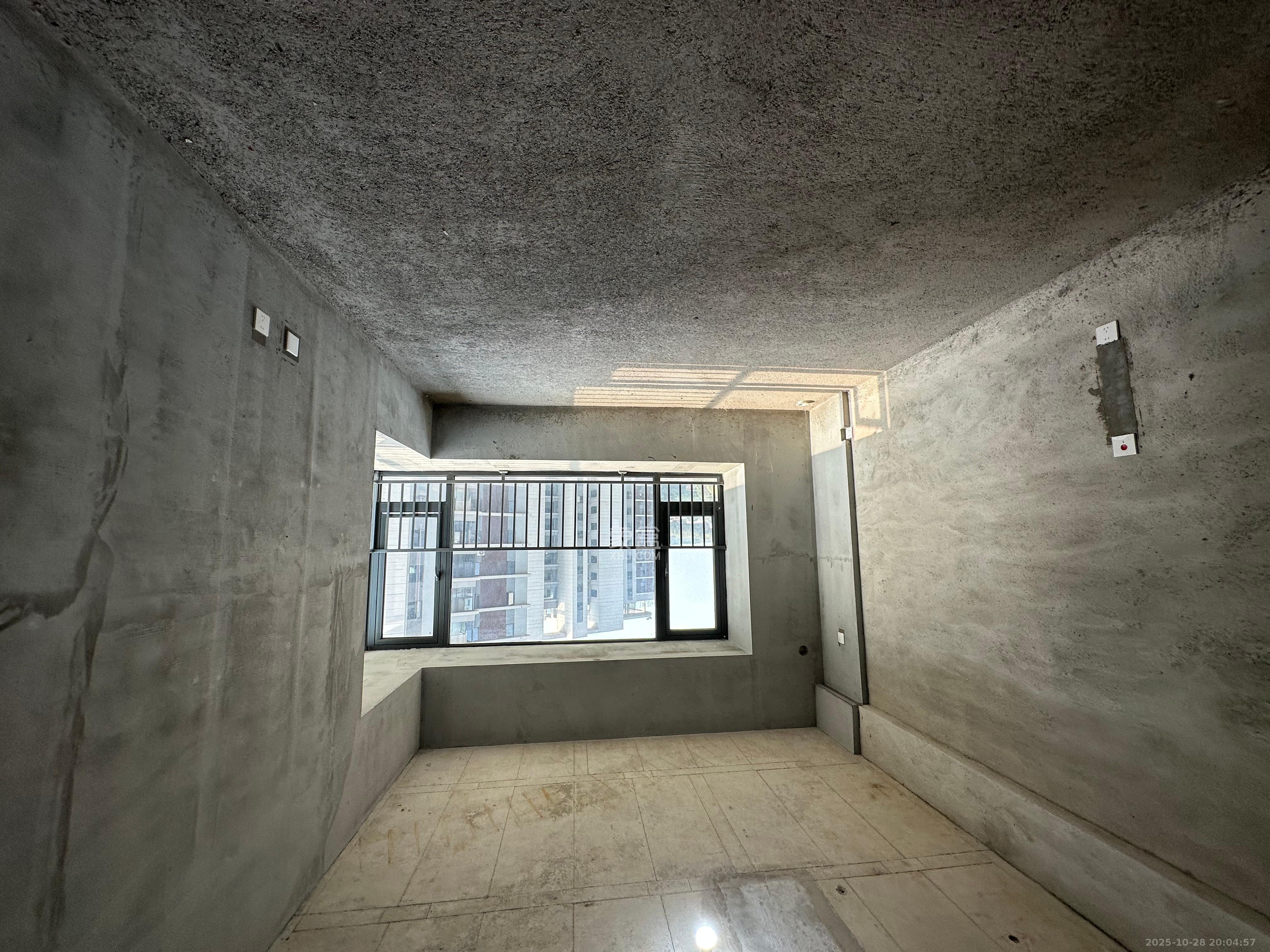 三一云湖 4室2厅2卫 99.8万 三一云湖 4室2厅2卫 99.8万卧室