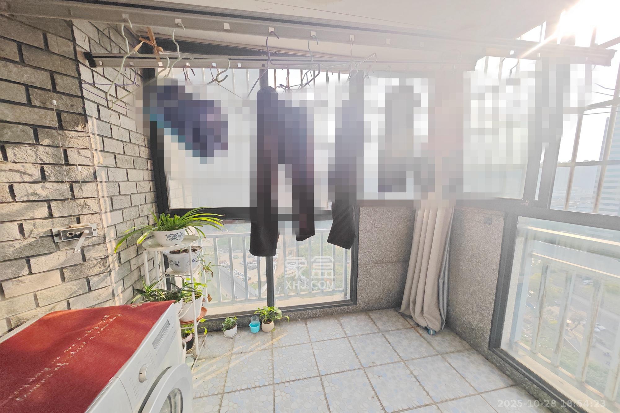 锦绣世纪  2室2厅1卫    85.0万 锦绣世纪  2室2厅1卫    85.0万阳台