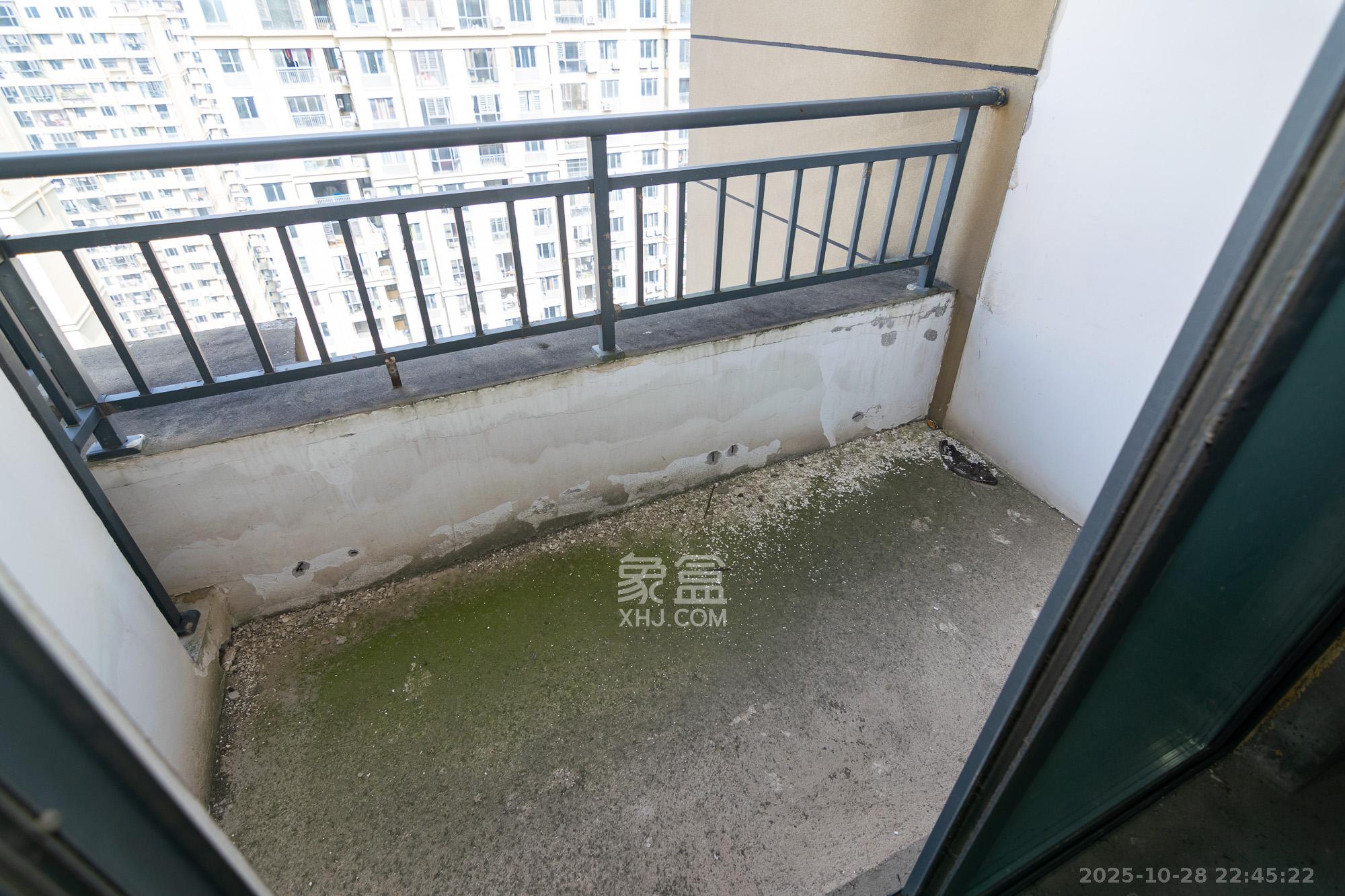 澳海月亮湾  3室2厅2卫    72.0万阳台