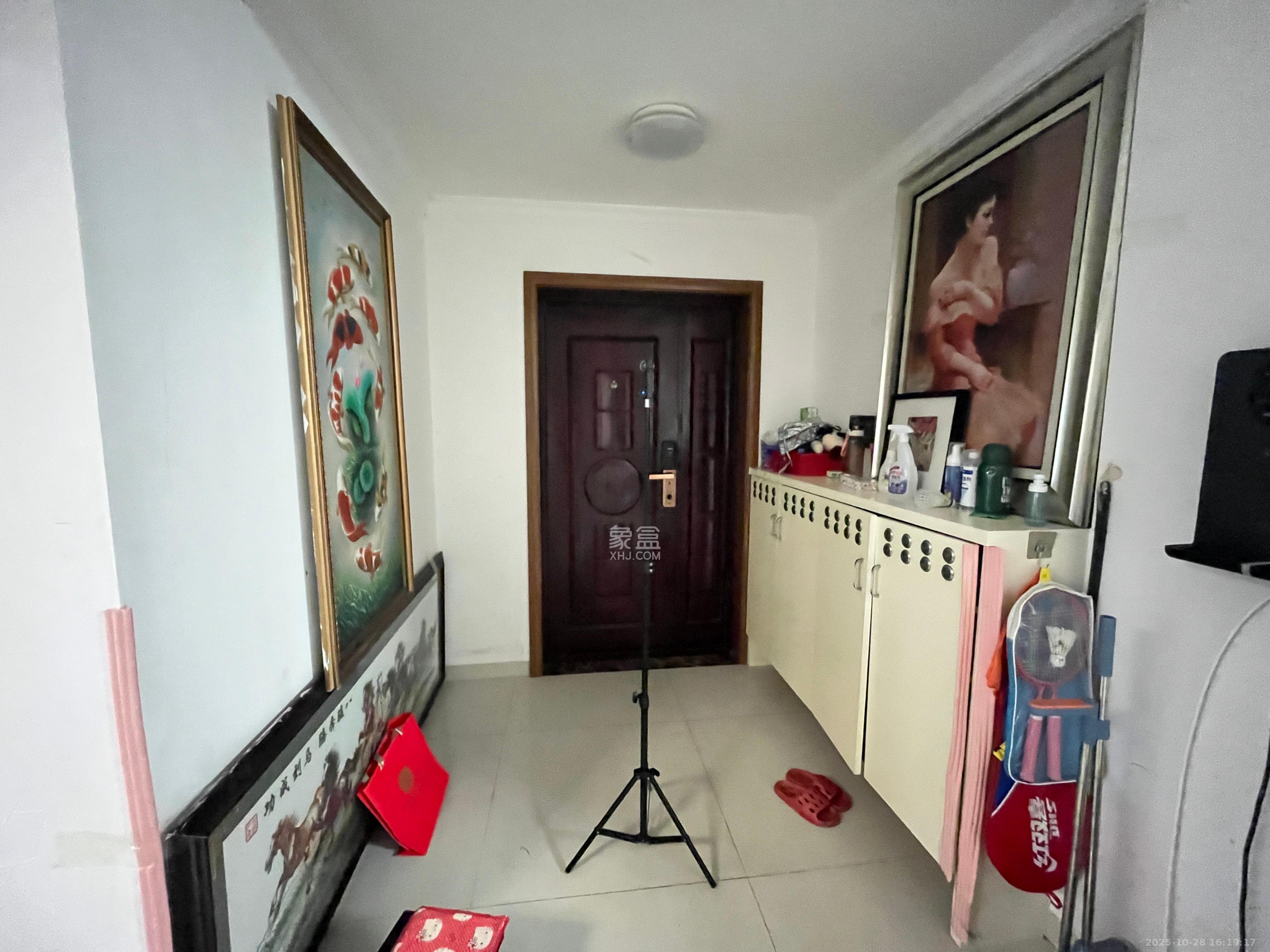 绿地中央广场  3室2厅2卫    3500.0元/月室内图