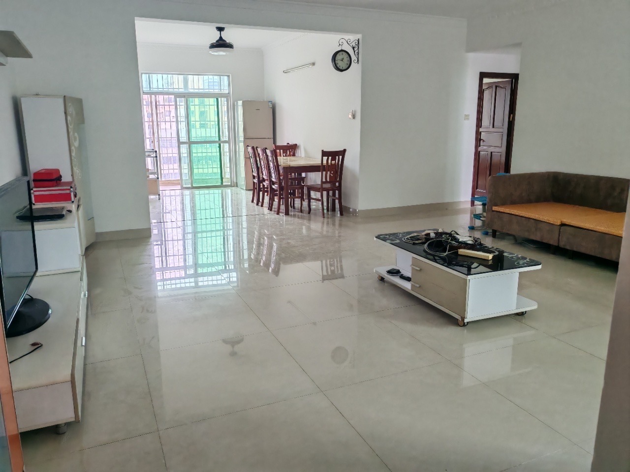 吉宝佳园 3室2厅2卫 175.0万 吉宝佳园 3室2厅2卫 175.0万客厅