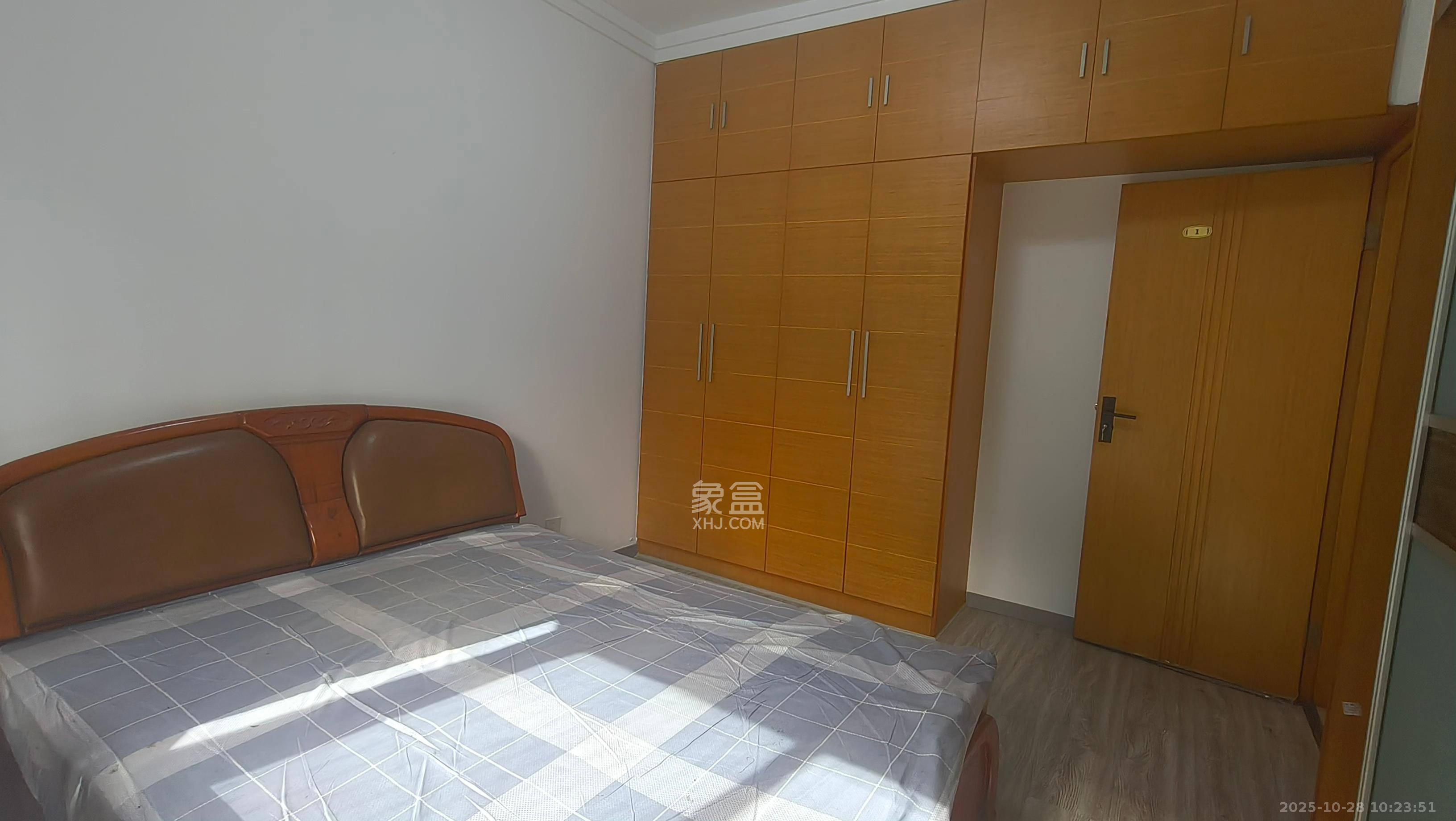 华银园  3室2厅2卫    2000.0元/月室内图