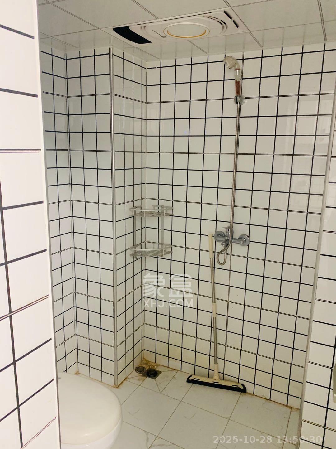 裕天国际商汇中心  2室1厅1卫    1800.0元/月 裕天国际商汇中心  2室1厅1卫    1800.0元/月室内图