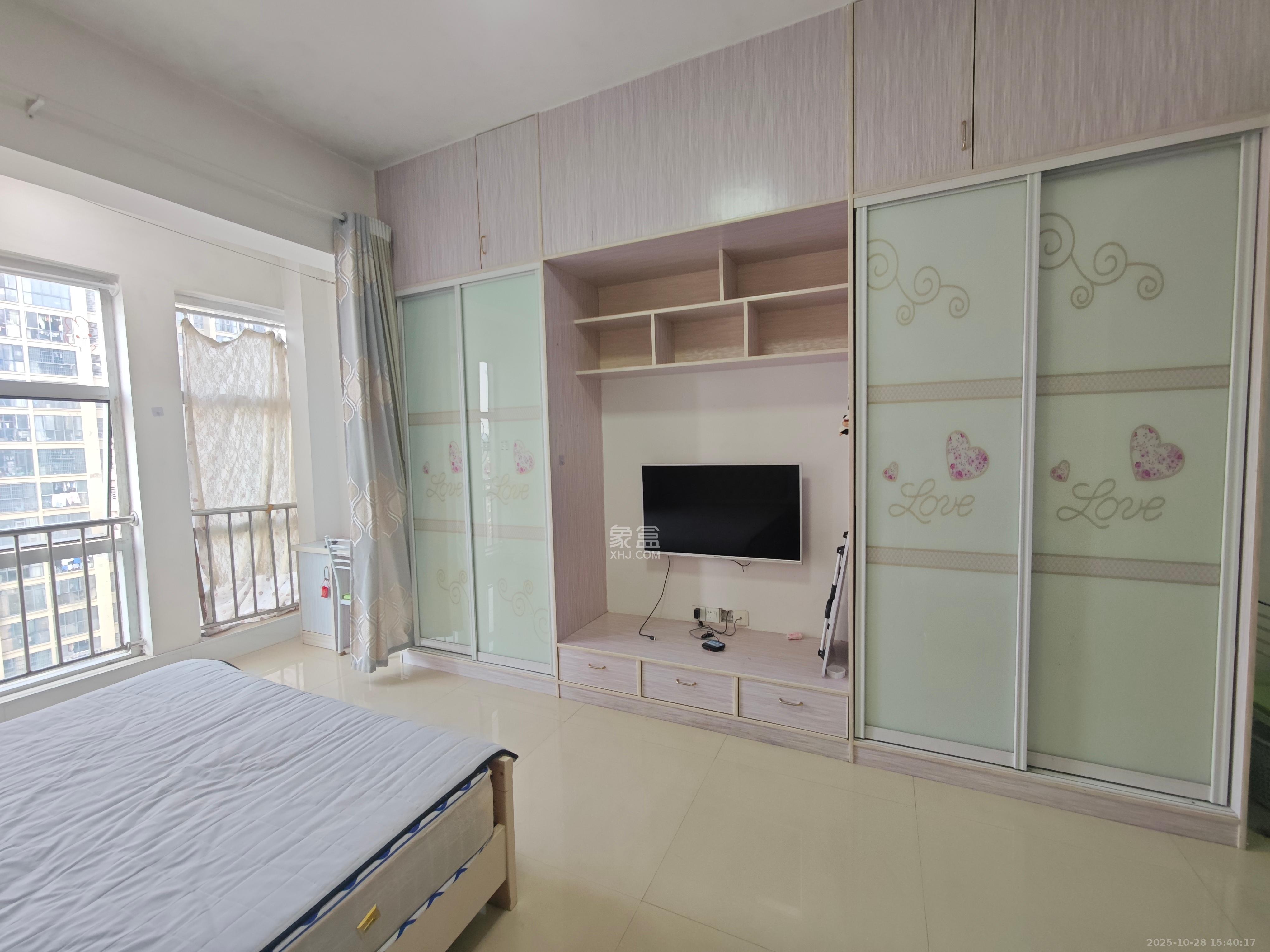 恒泰广场  1室1厅1卫    1450.0元/月 恒泰广场  1室1厅1卫    1450.0元/月室内图