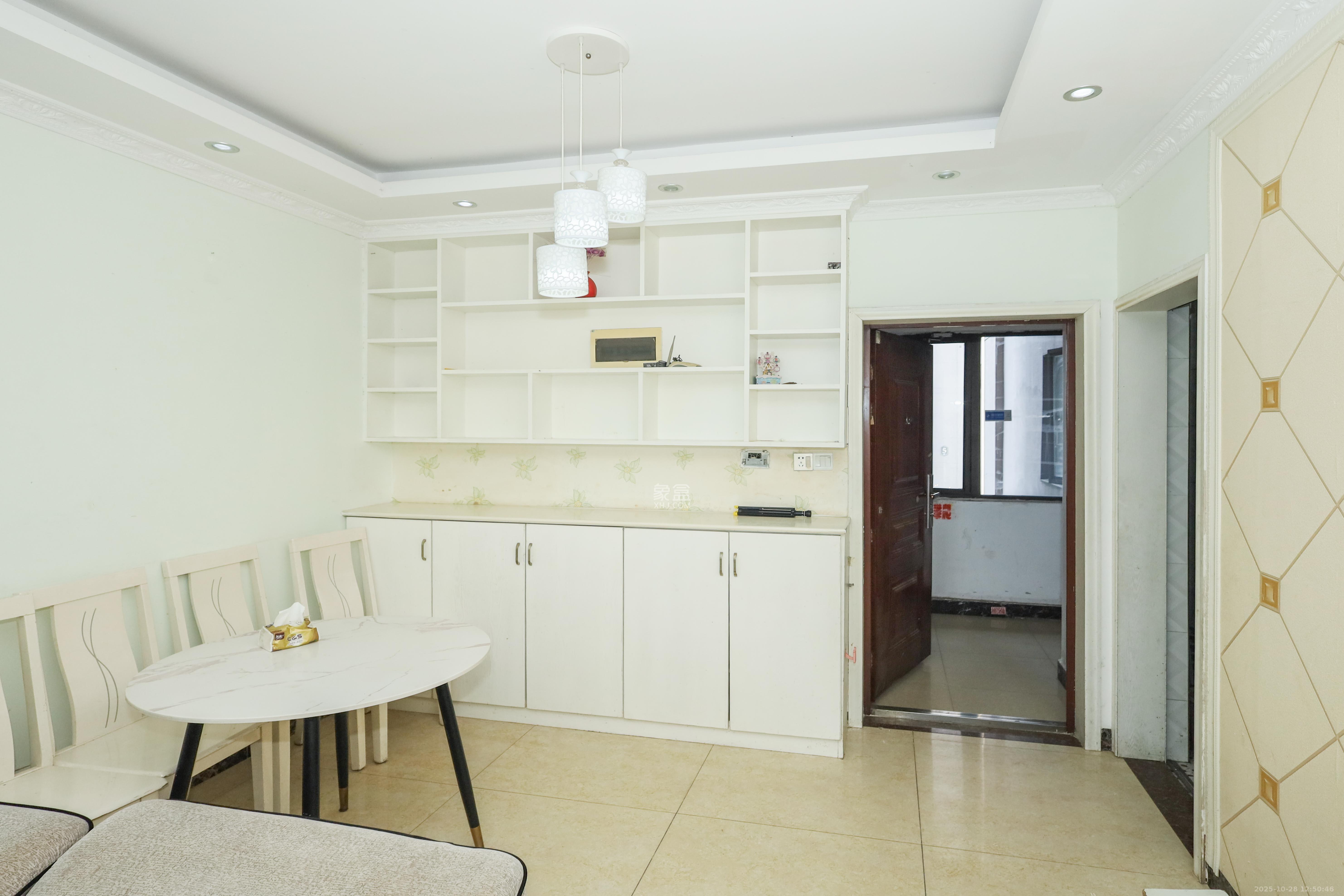 旭辉御府  1室2厅1卫    83.0万 旭辉御府  1室2厅1卫    83.0万客厅