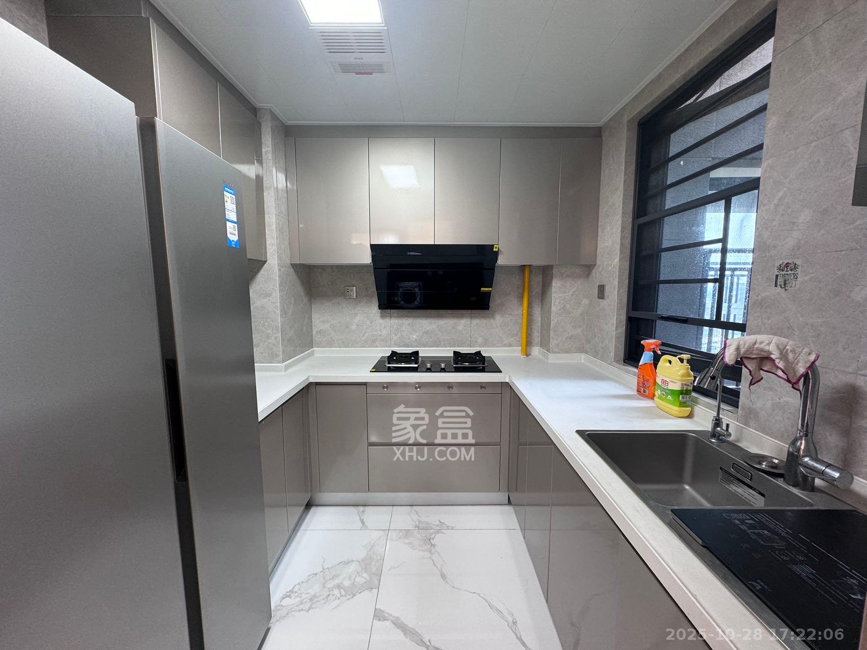 中海麓山境南区  3室2厅2卫    2800.0元/月 中海麓山境南区  3室2厅2卫    2800.0元/月室内图