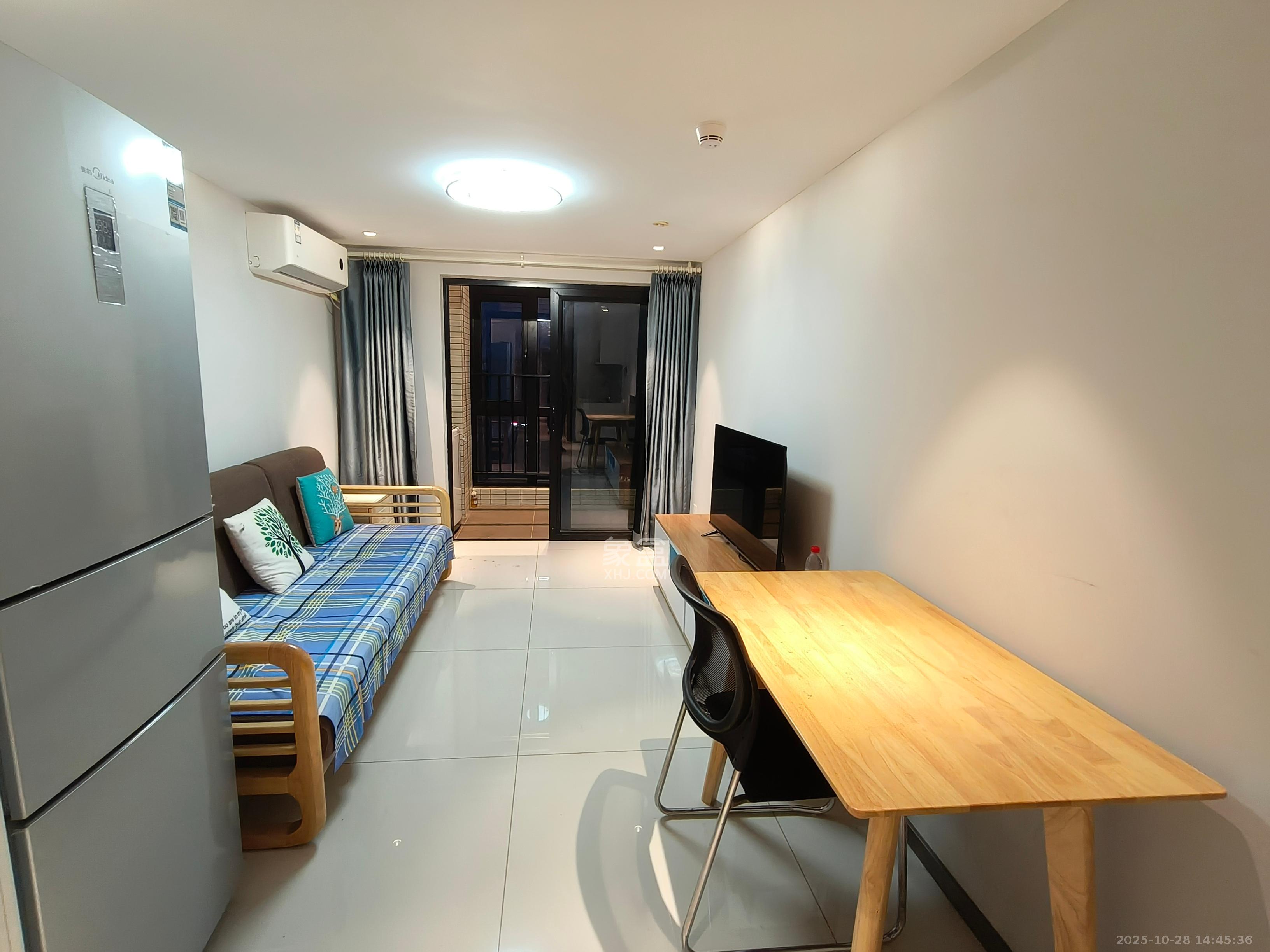 时代年华  2室1厅1卫    1600.0元/月室内图