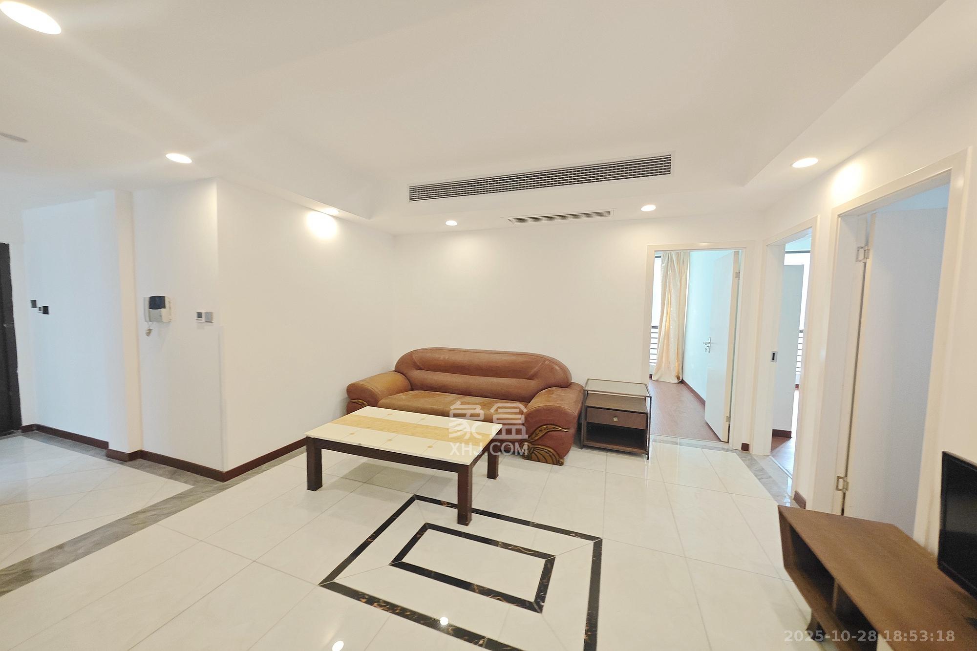 和卉家园 4室2厅1卫 138.0万 和卉家园 4室2厅1卫 138.0万客厅