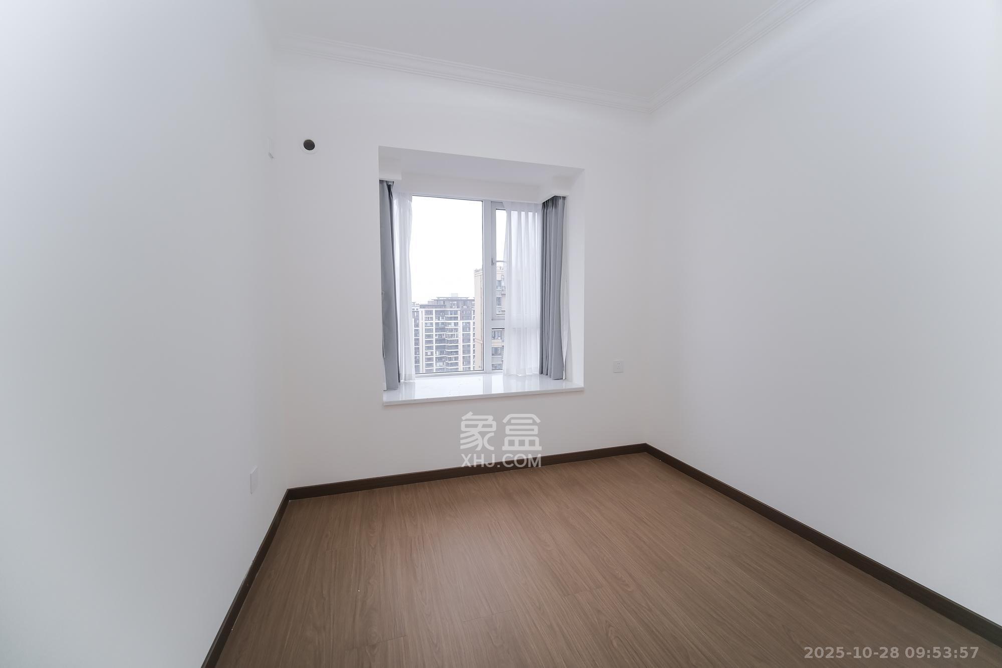 荣盛花语城  4室2厅2卫    99.0万卧室