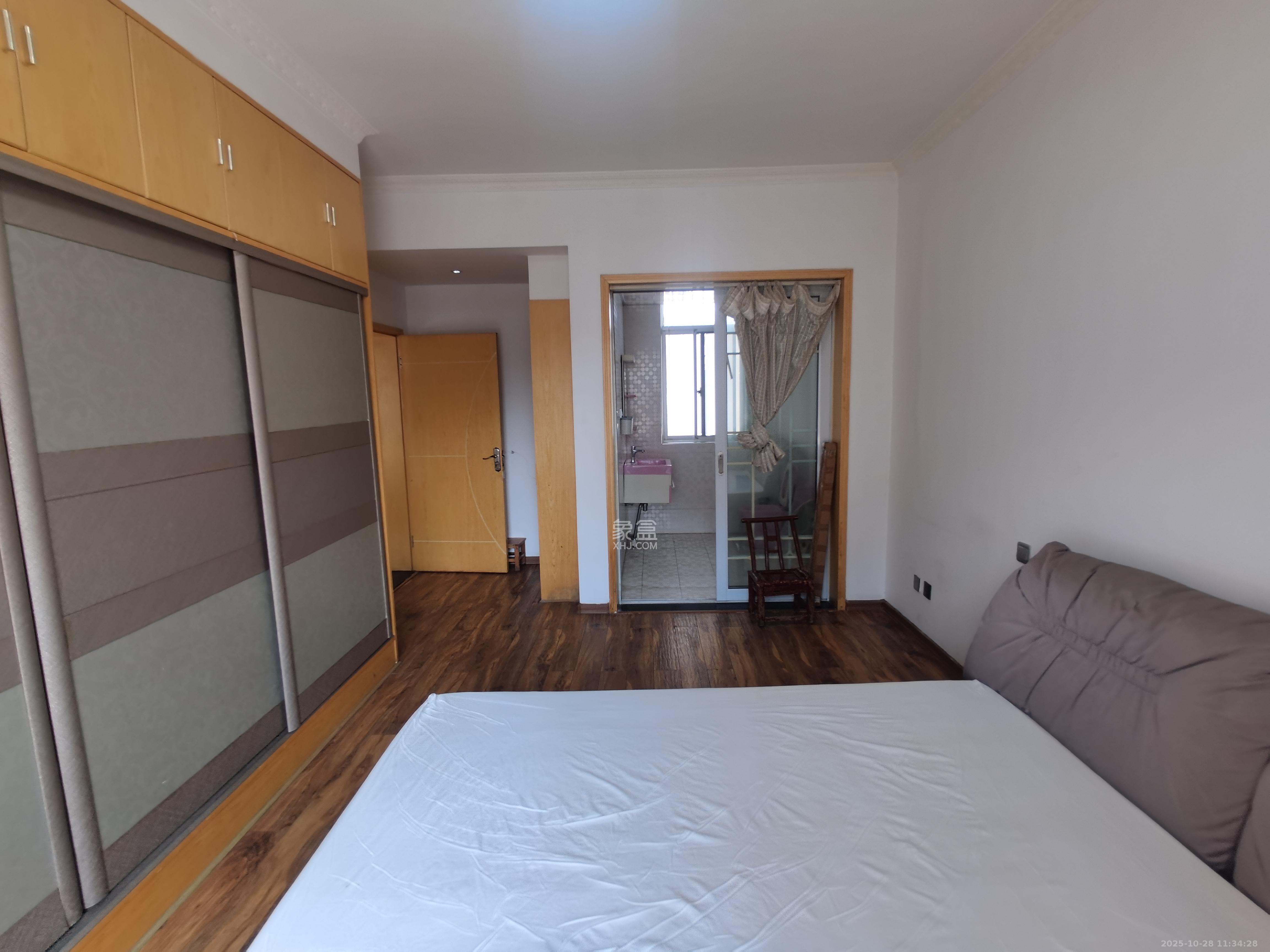 先锋新宇  3室1厅2卫    2100.0元/月室内图