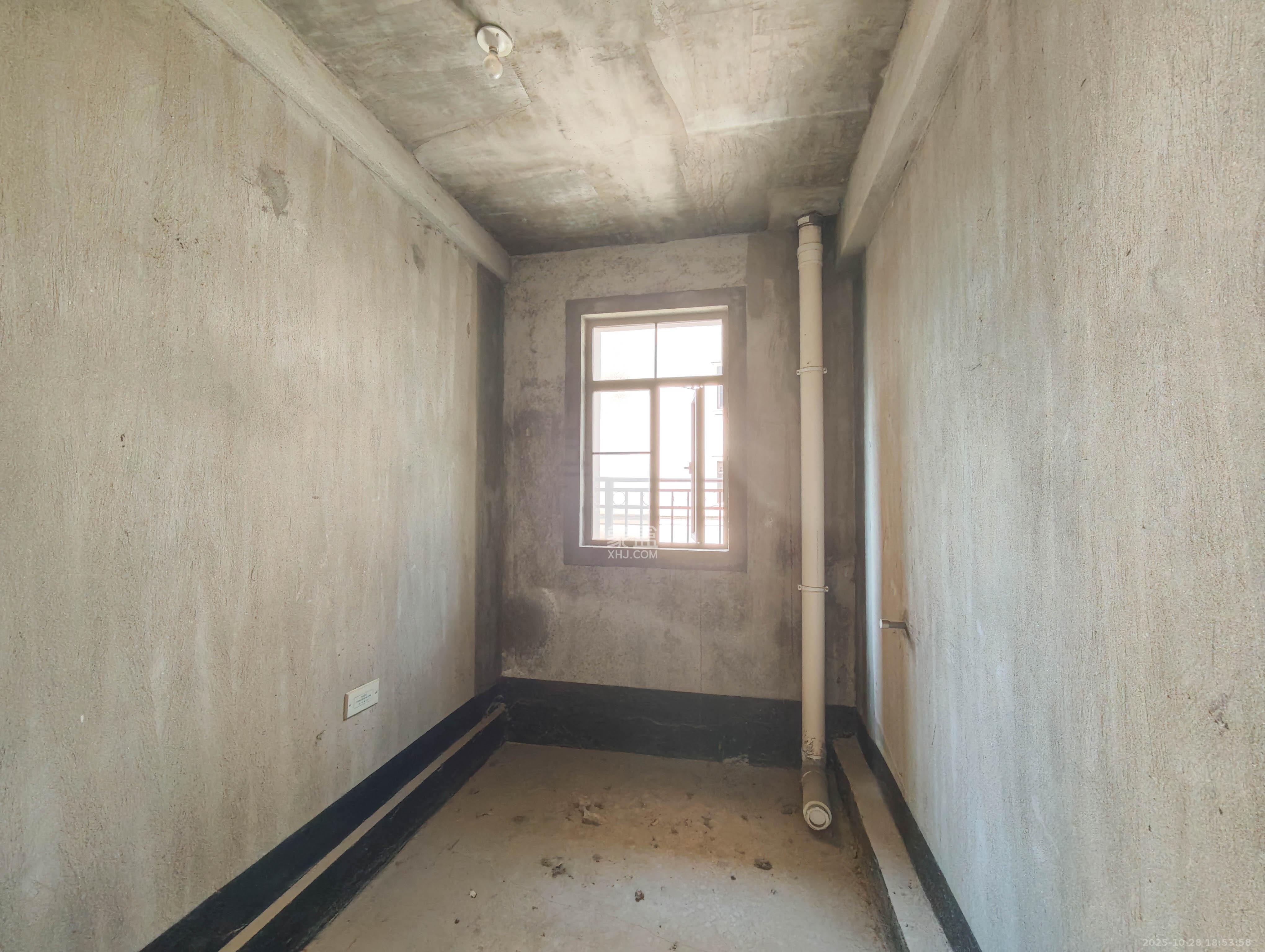 托斯卡纳洋房高层  5室2厅2卫    208.0万 托斯卡纳洋房高层  5室2厅2卫    208.0万卫生间