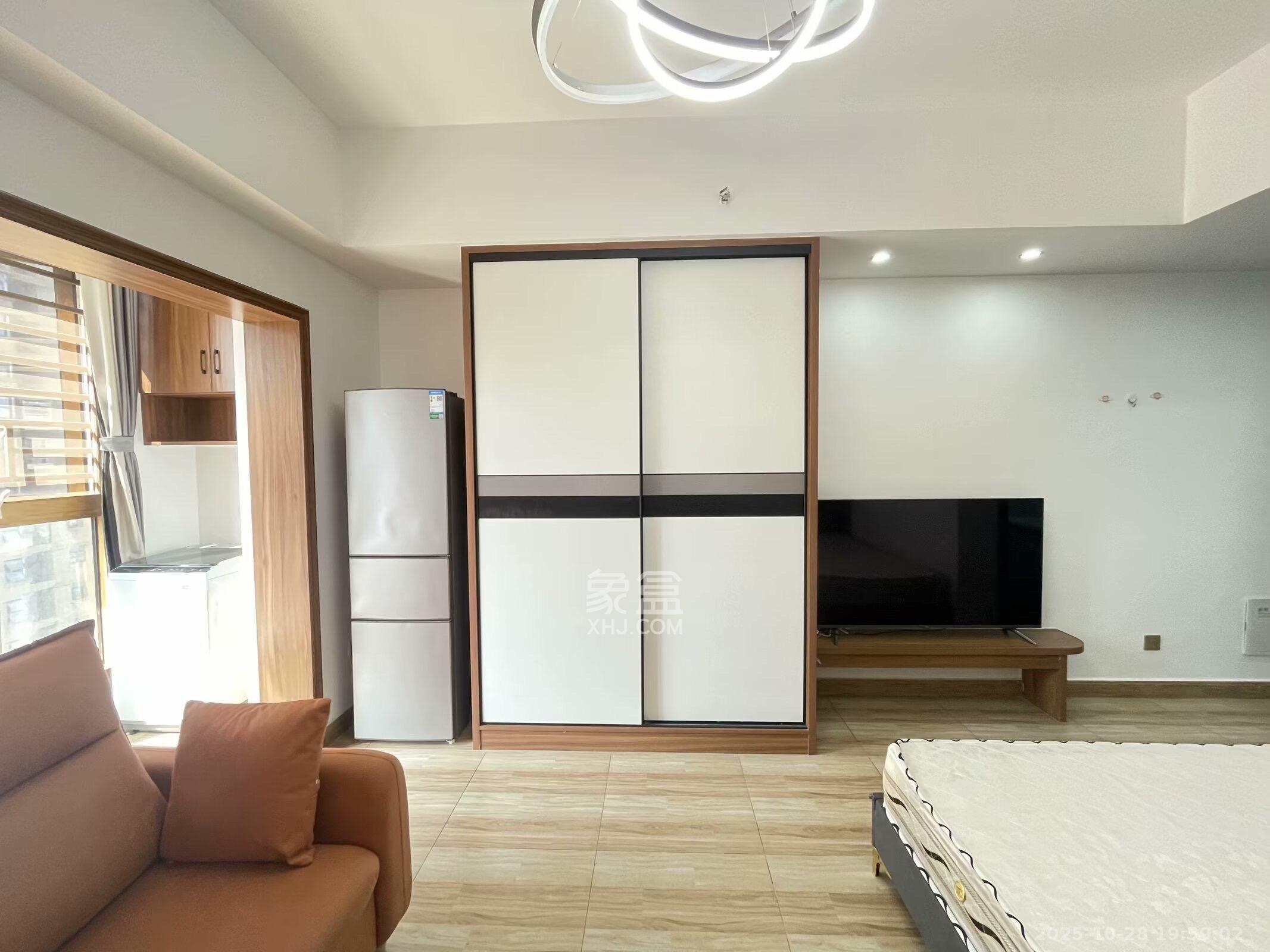 嘉雨兴园  1室1厅1卫    1700.0元/月室内图