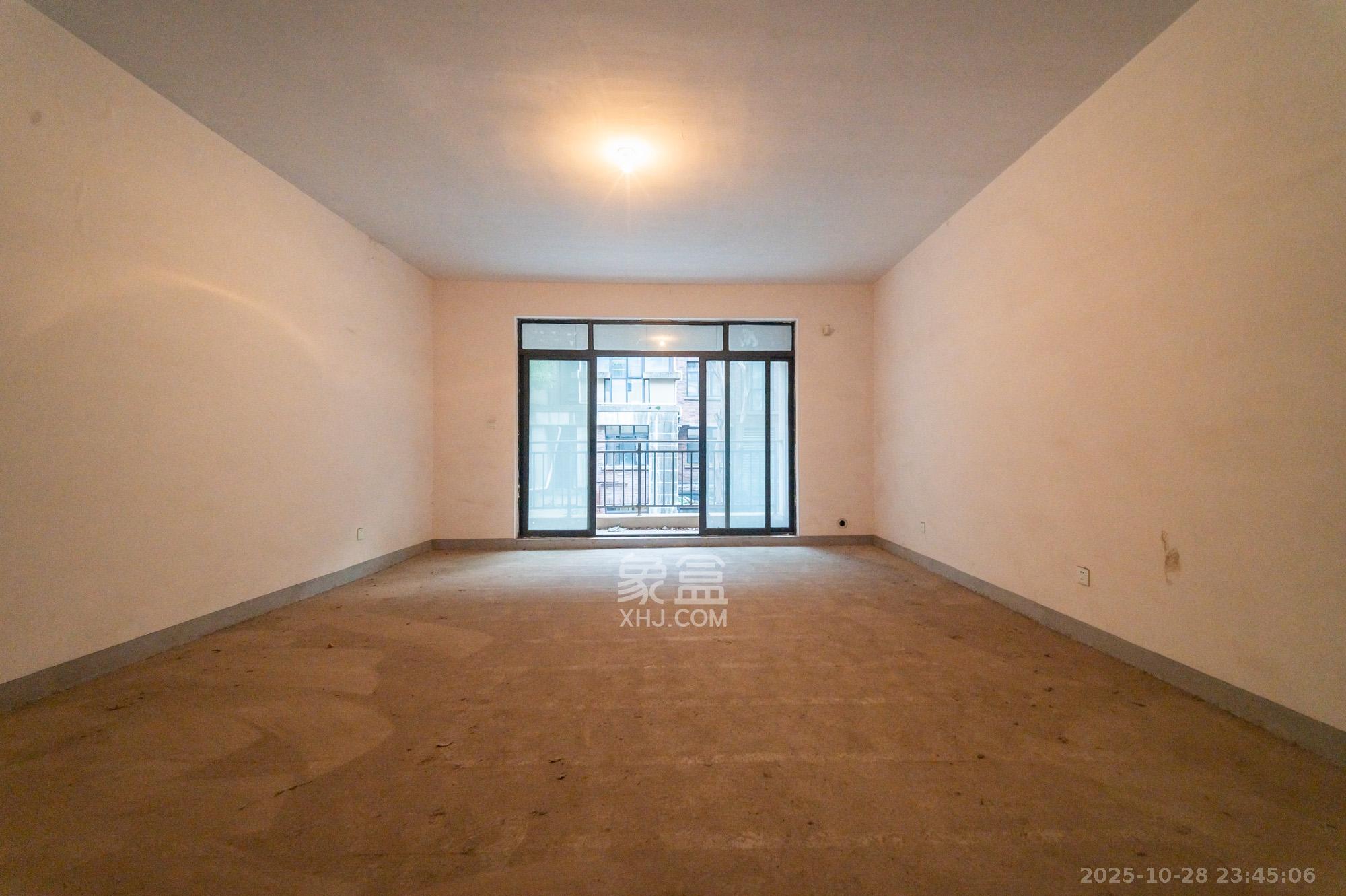 星湖湾一期洋房  4室2厅2卫    205.0万