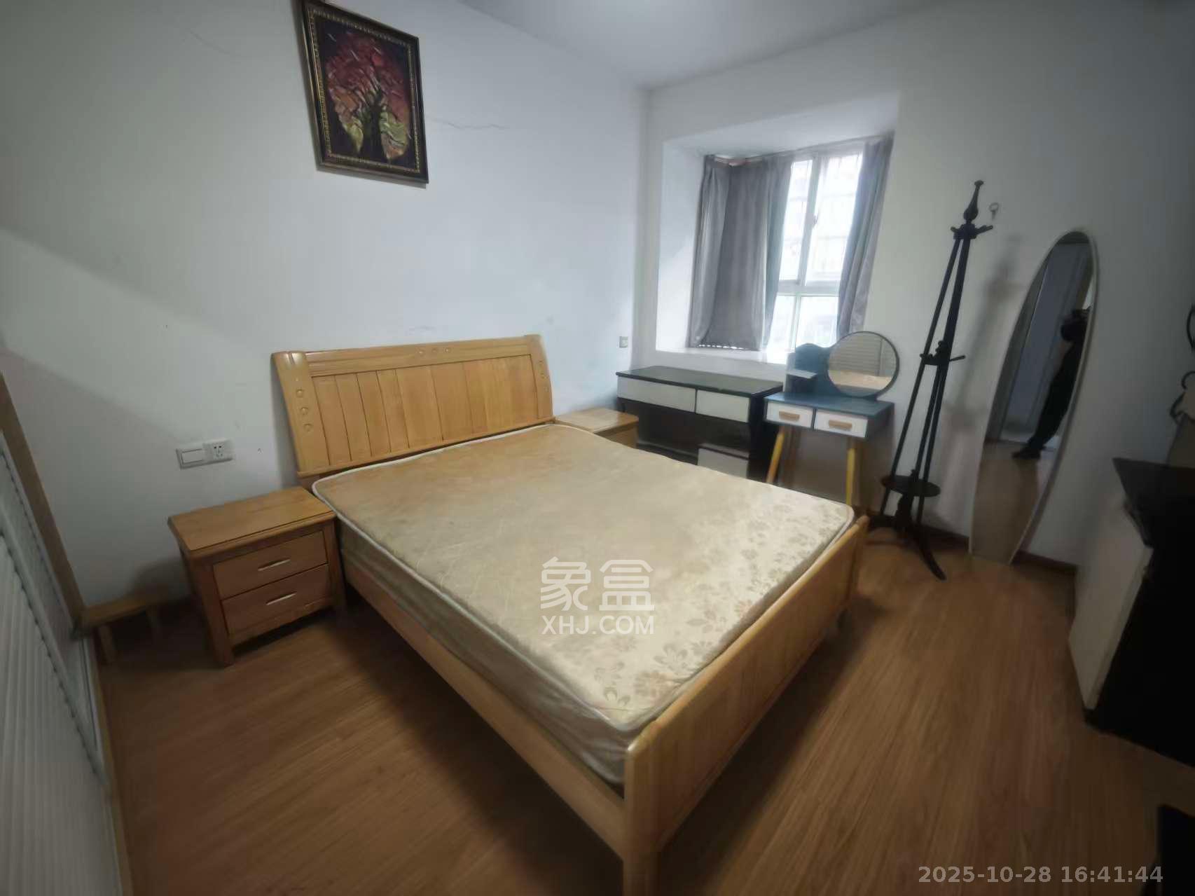 润芳园  3室2厅2卫    1900.0元/月 润芳园  3室2厅2卫    1900.0元/月室内图