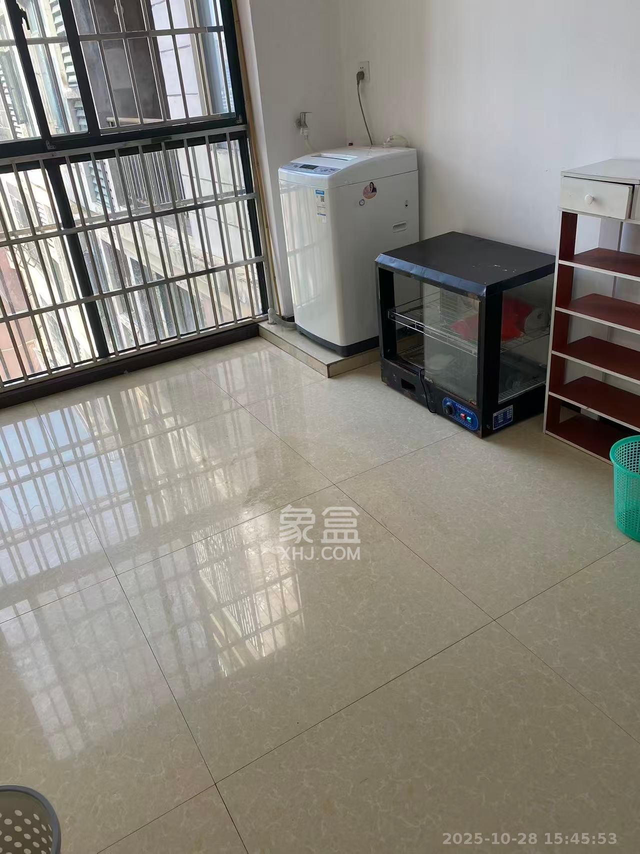 枫华府第  3室2厅1卫    1900.0元/月室内图