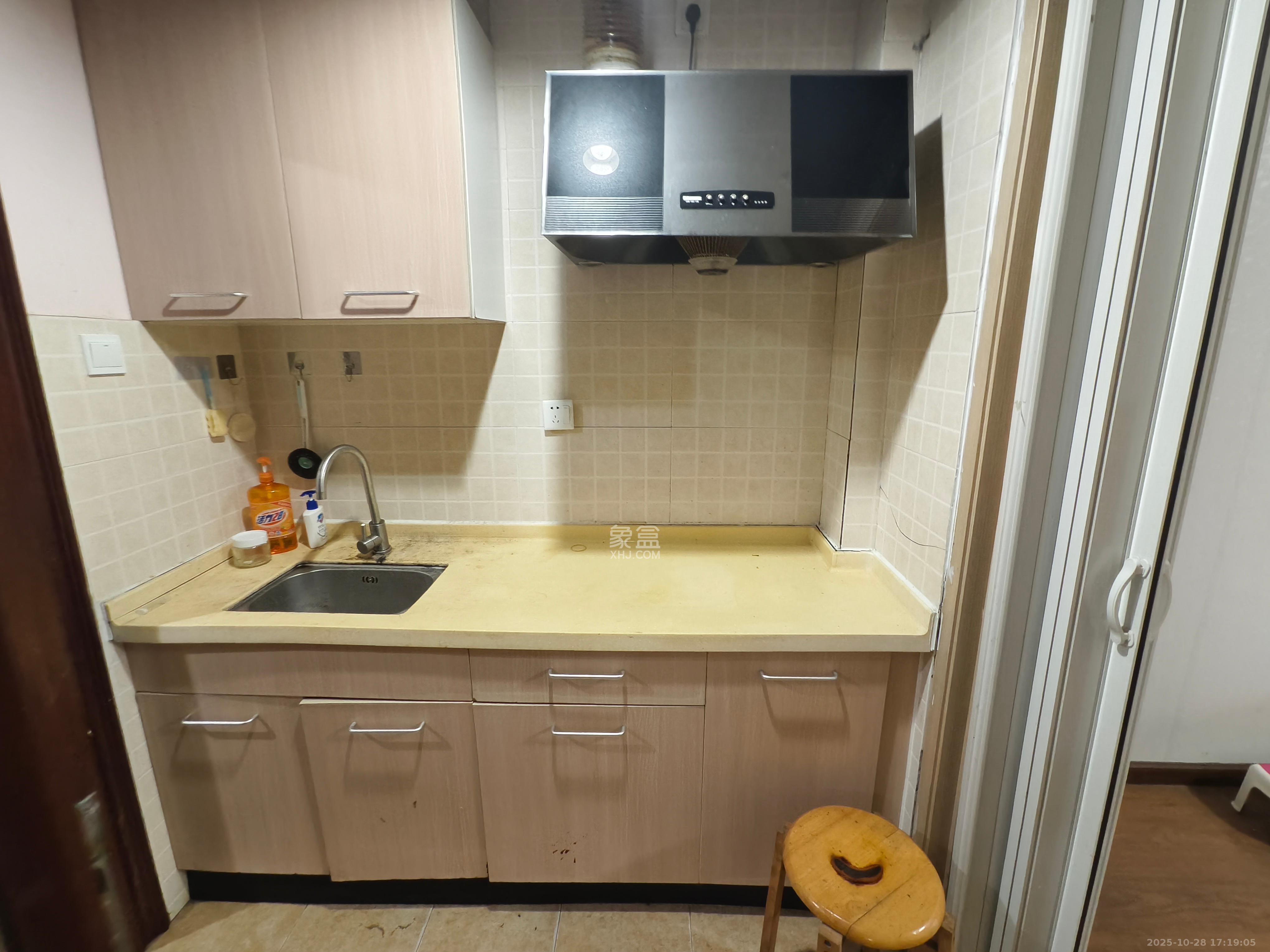 花漾年华（桂花园）  1室1厅1卫    1200.0元/月室内图