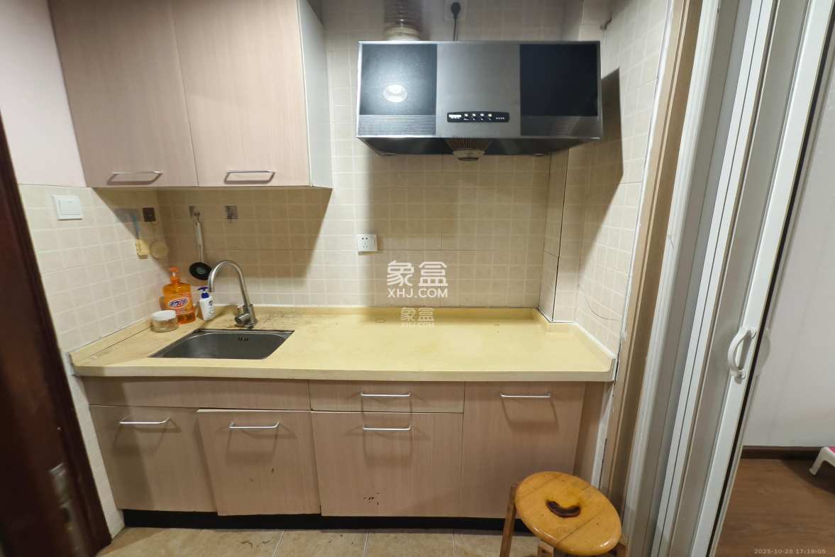 花漾年华(桂花园) 1室1厅1卫 1200.0元/月 花漾年华(桂花园) 1室1厅1卫 1200.0元/月室内图