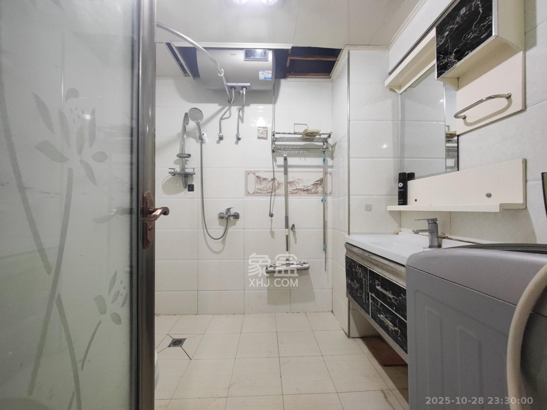 世纪桃花苑  1室1厅1卫    24.0万卫生间