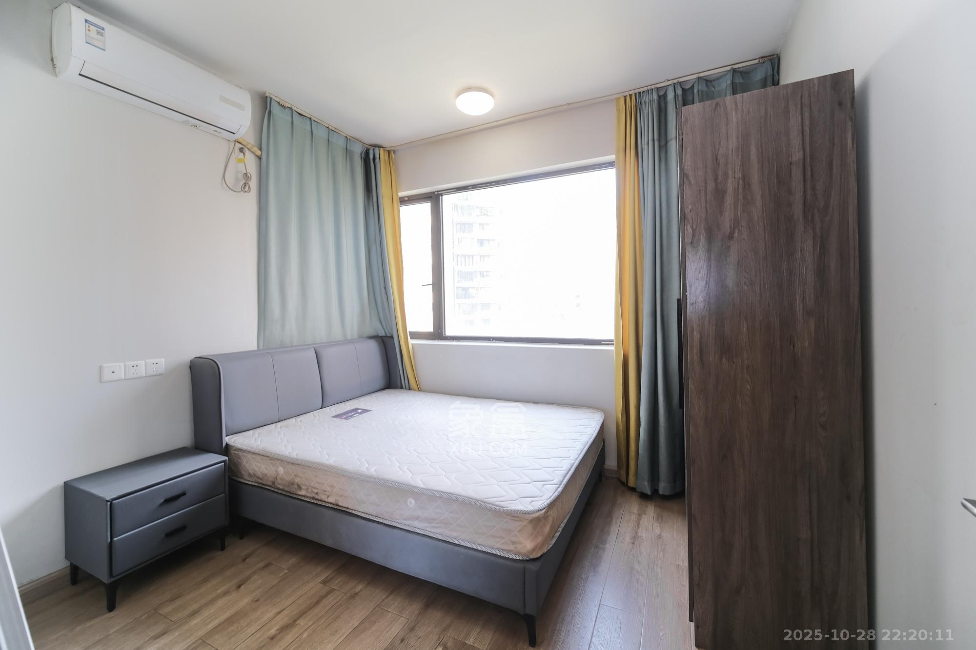 保利香槟国际  4室2厅2卫    99.6万卧室