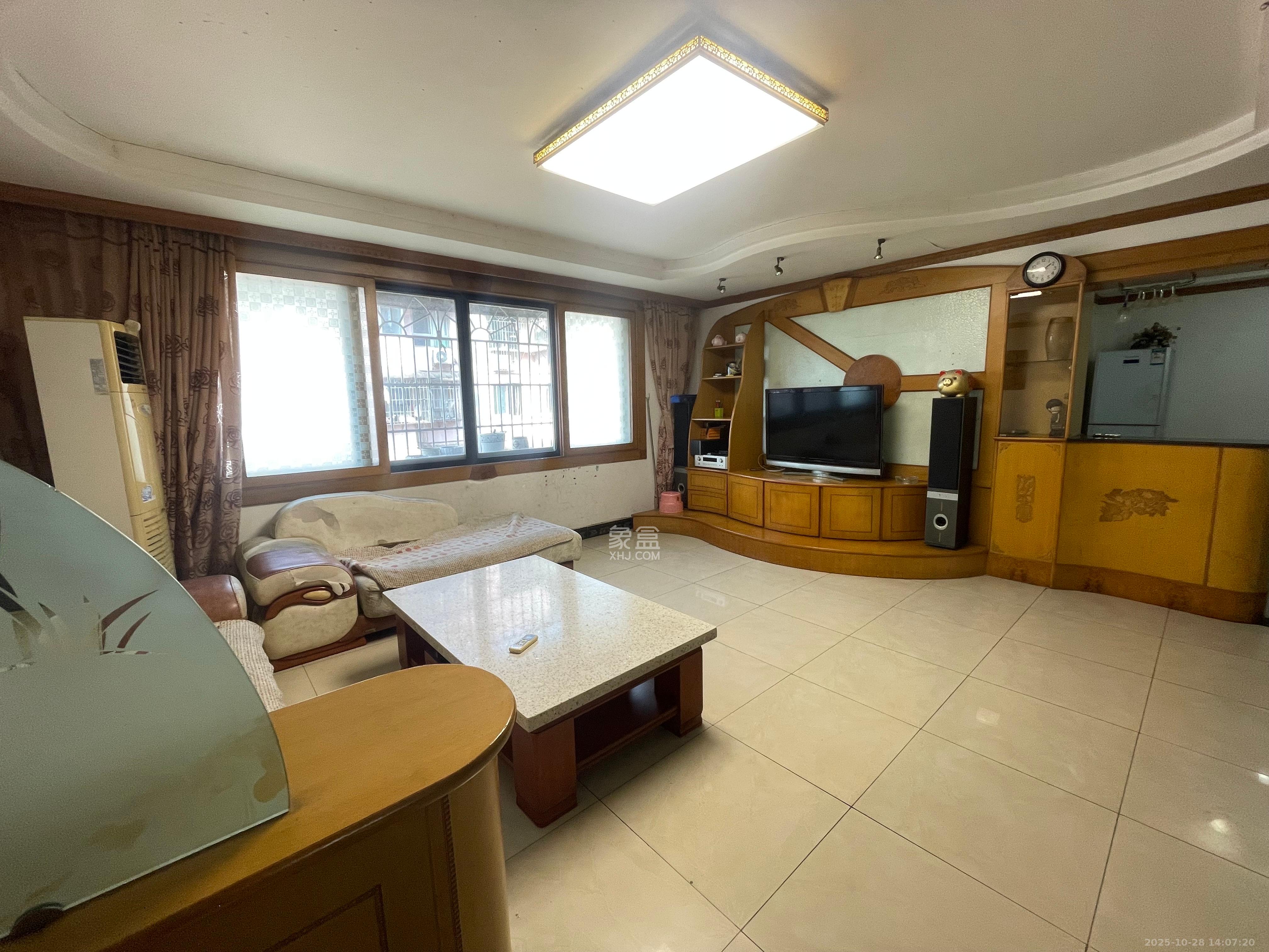 三湘小区 3室2厅2卫 1800.0元/月 三湘小区 3室2厅2卫 1800.0元/月室内图