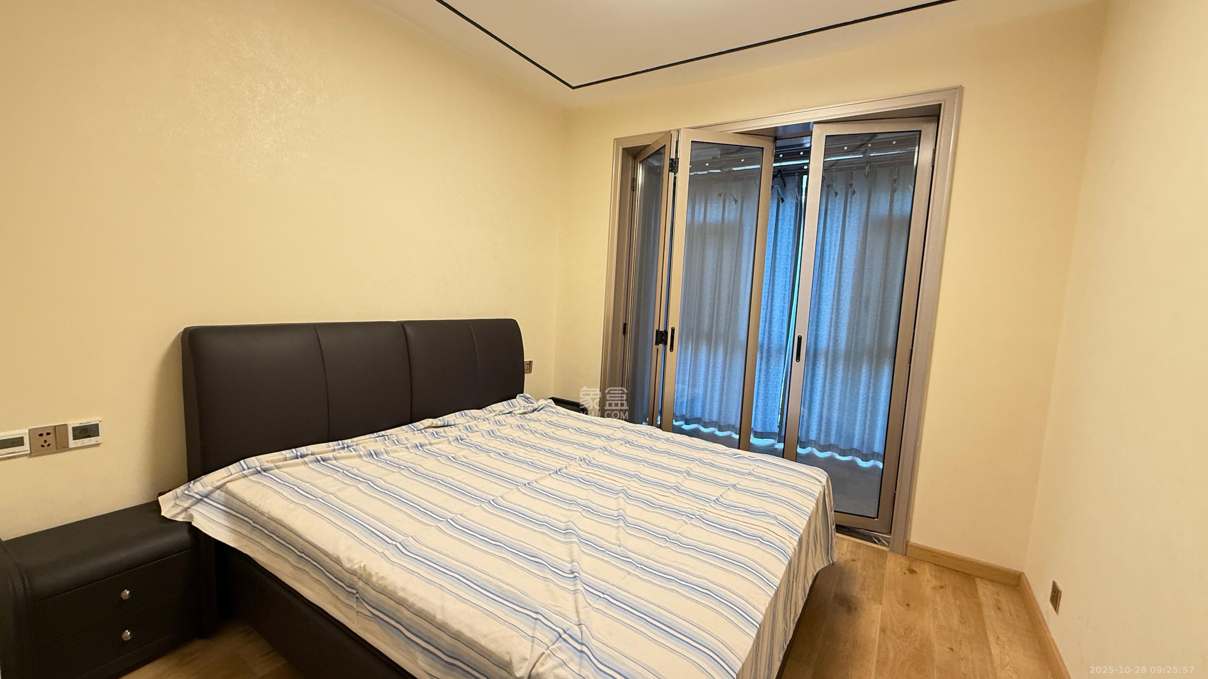 九华新城 5室2厅2卫 78.0万 九华新城 5室2厅2卫 78.0万客厅