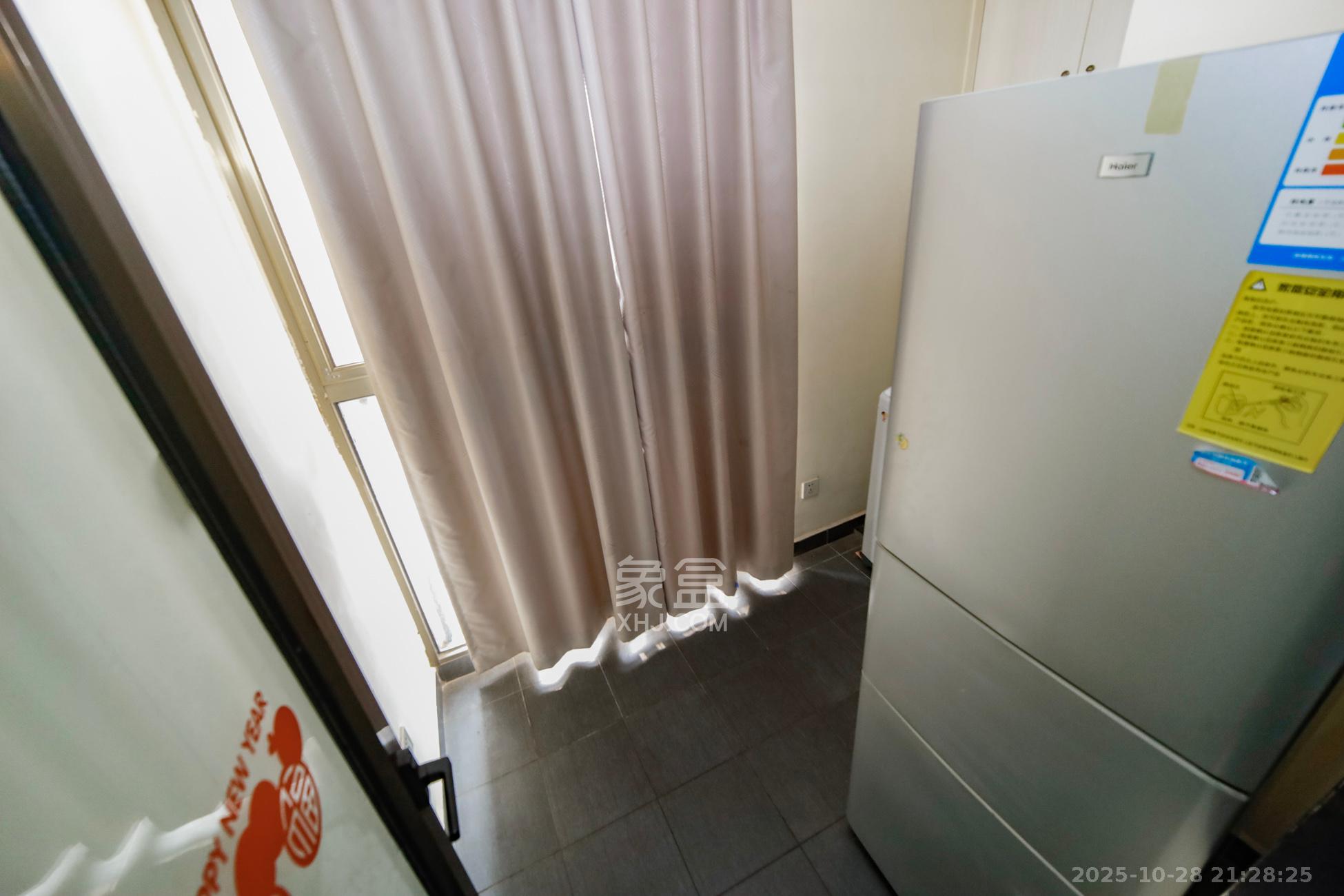 香樟鑫都  3室2厅2卫    136.0万阳台