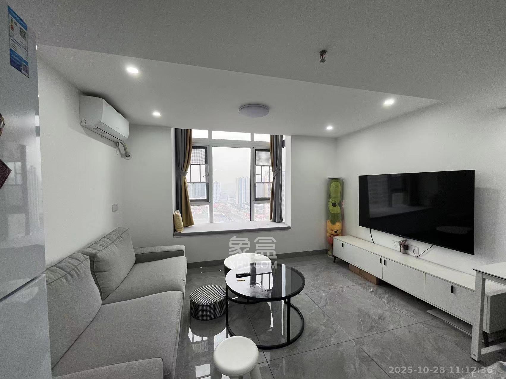 芙蓉万国城MOMA（卓越汇富苑）  2室1厅1卫    2300.0元/月室内图